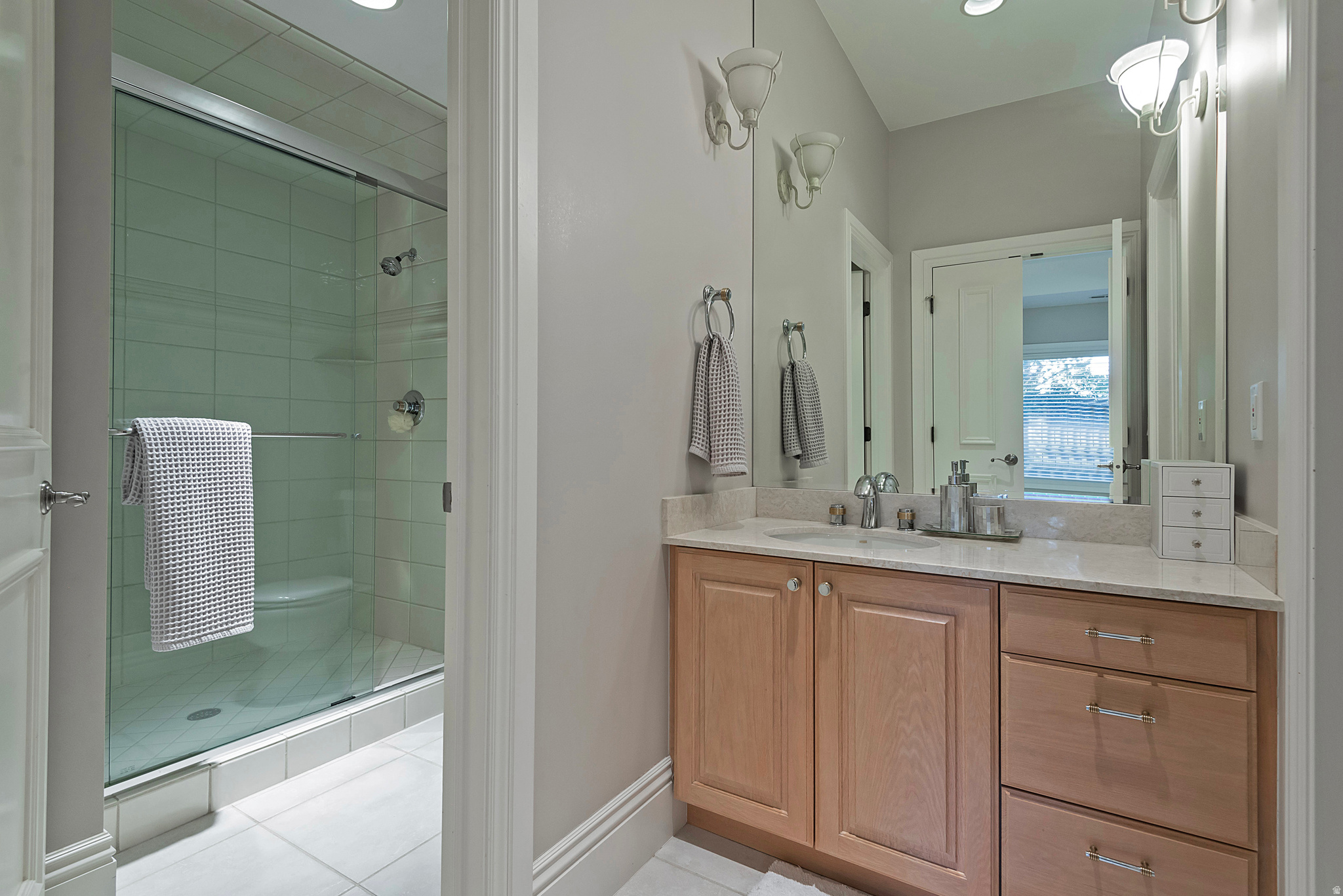 3222 E EAGLE VIEW CIR