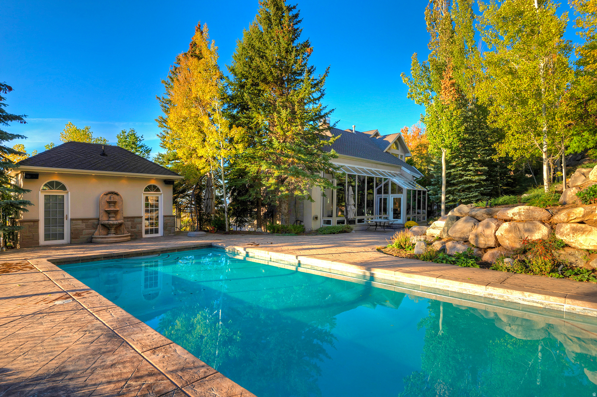 3222 E EAGLE VIEW CIR