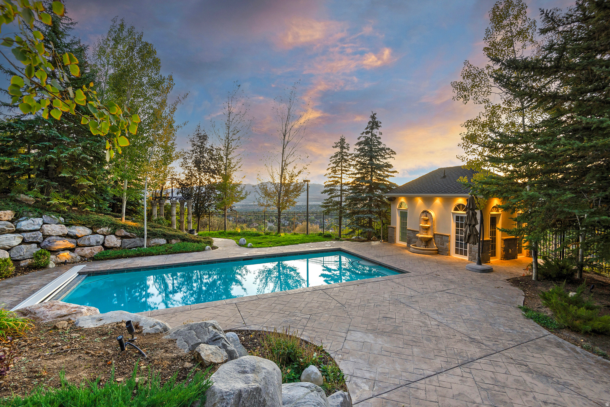 3222 E EAGLE VIEW CIR