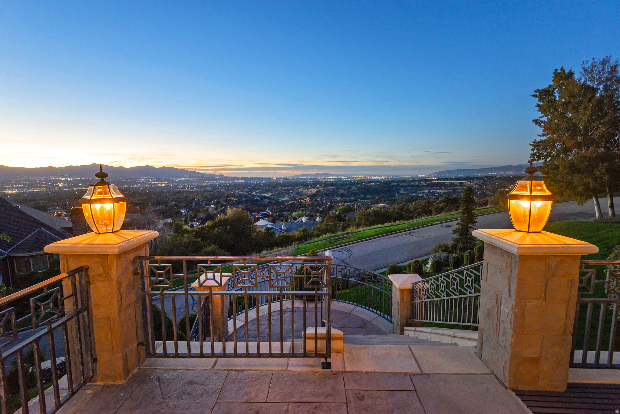 3222 E EAGLE VIEW CIR