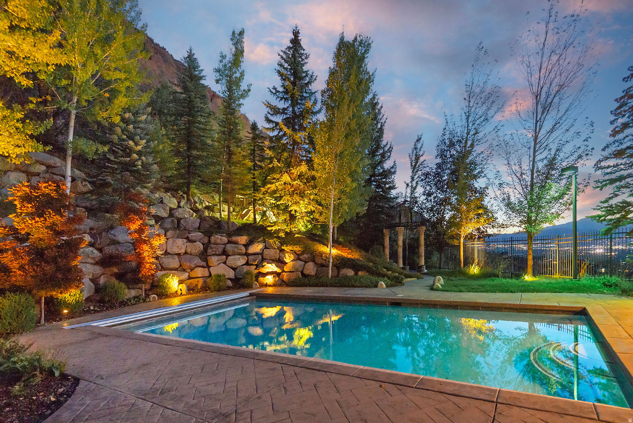 3222 E EAGLE VIEW CIR