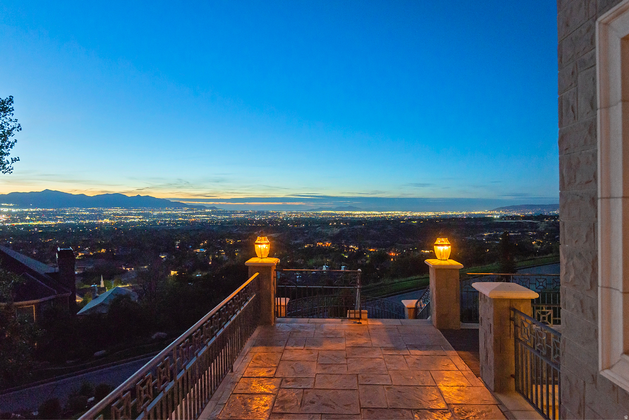 3222 E EAGLE VIEW CIR