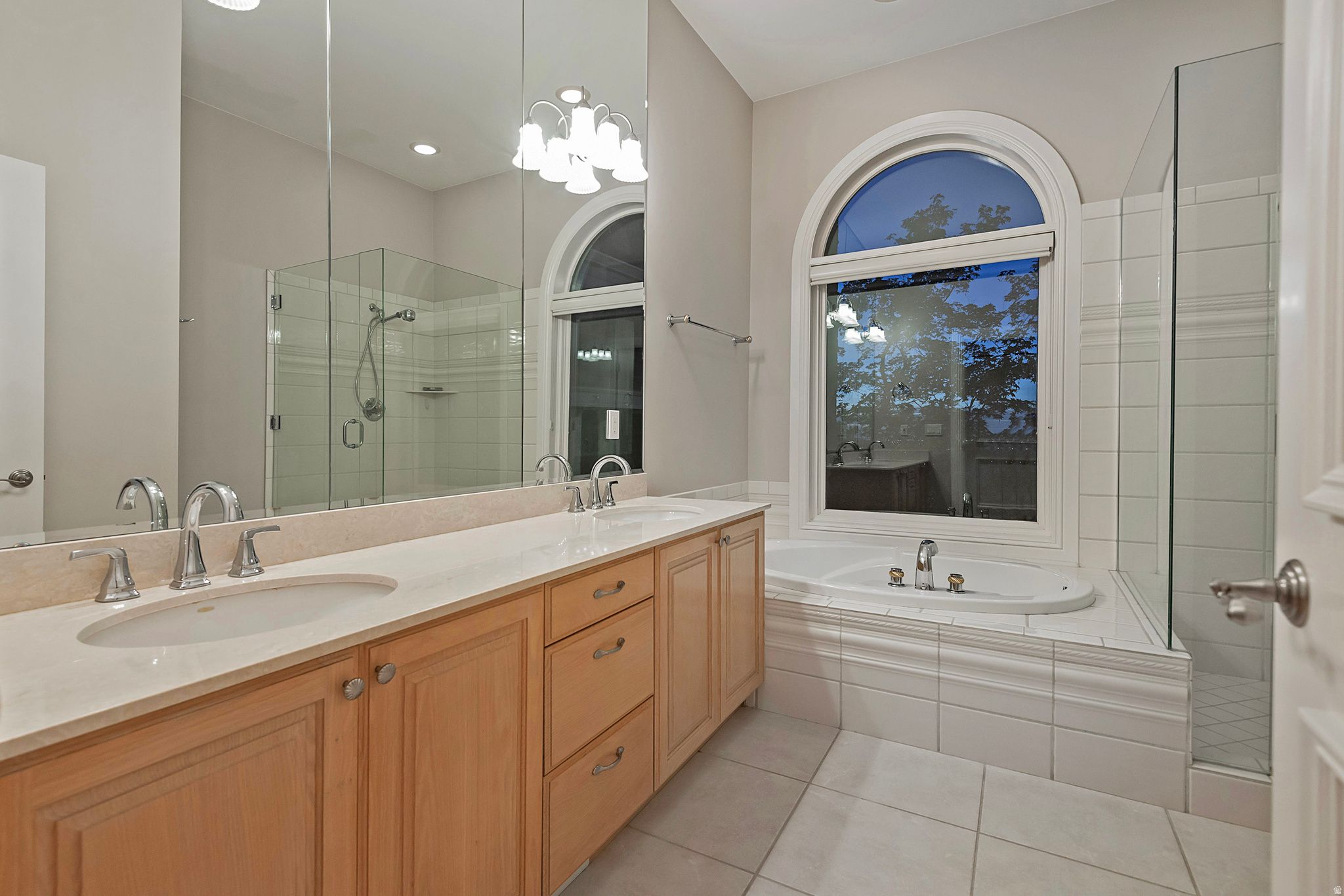 3222 E EAGLE VIEW CIR