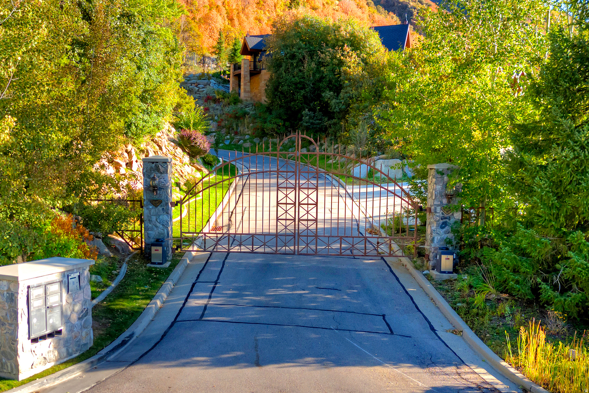 3222 E EAGLE VIEW CIR