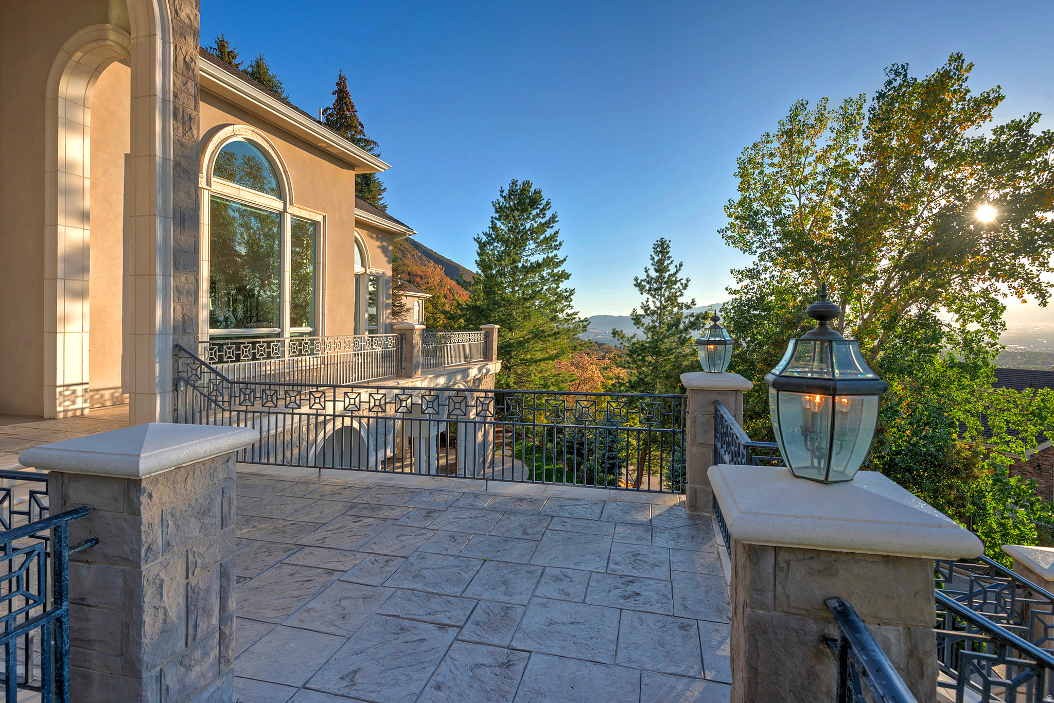 3222 E EAGLE VIEW CIR