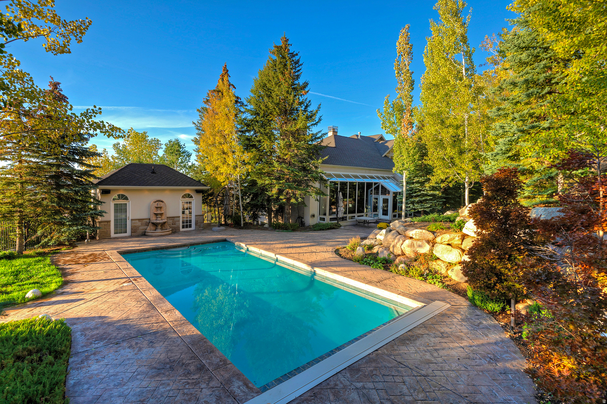 3222 E EAGLE VIEW CIR
