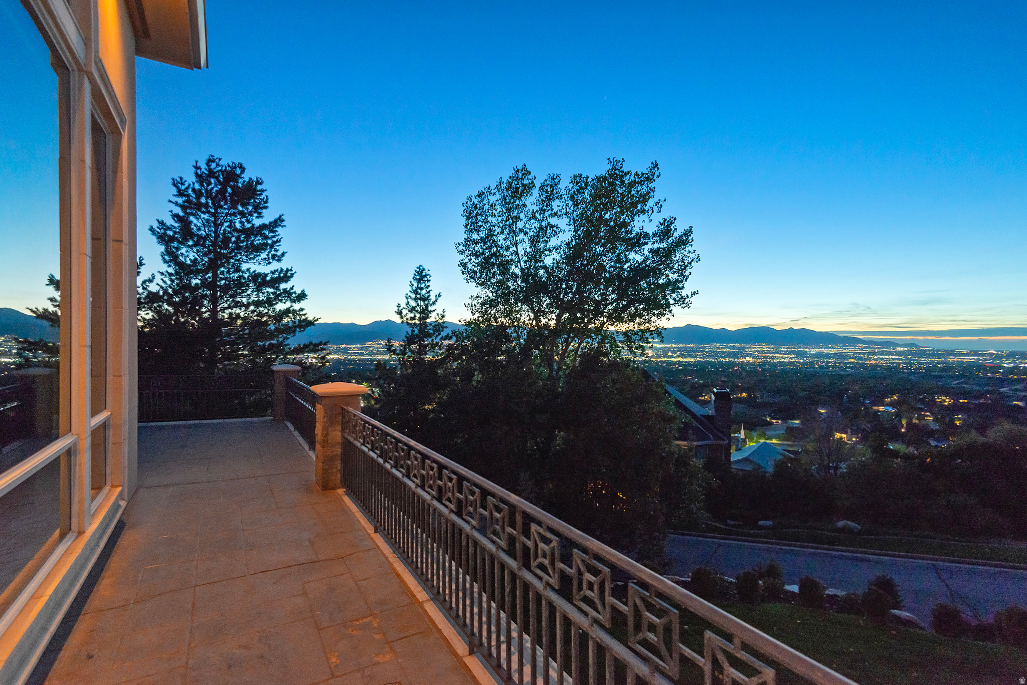 3222 E EAGLE VIEW CIR