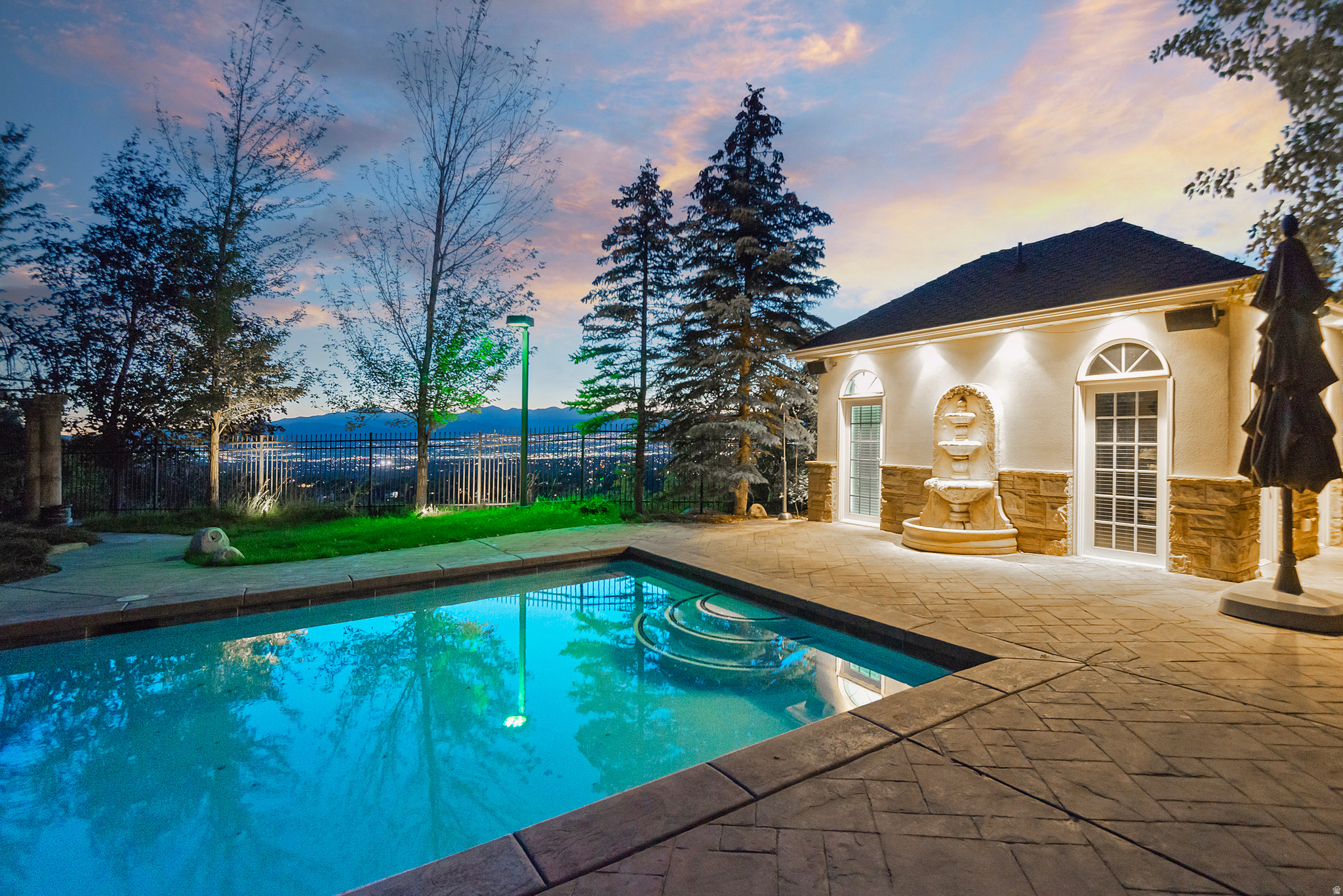 3222 E EAGLE VIEW CIR