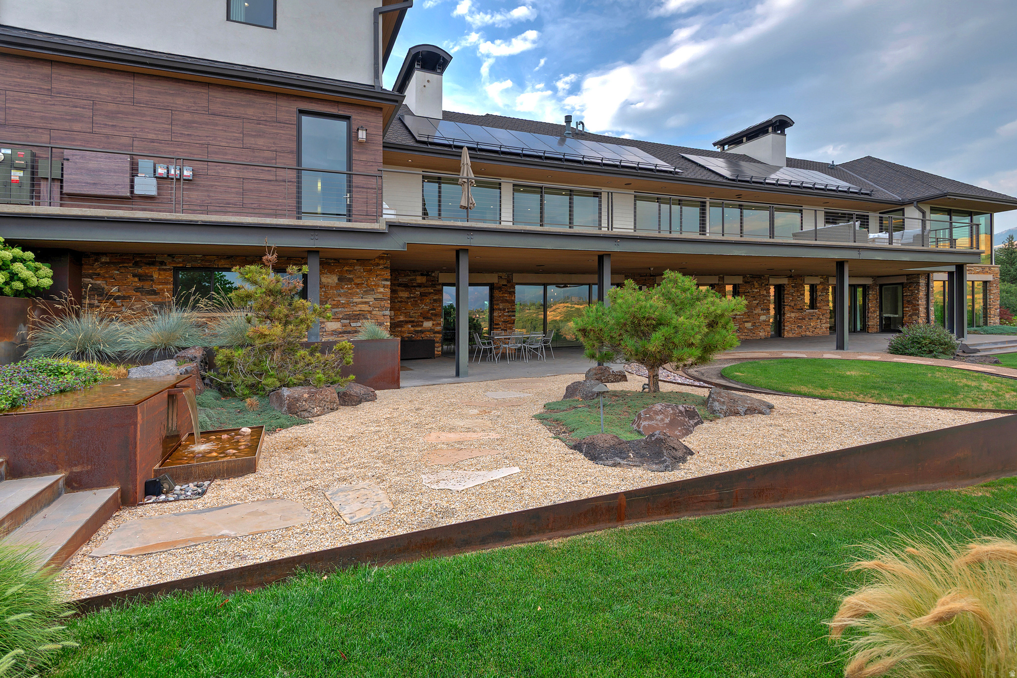 350 E CAPITOL OAKS LN