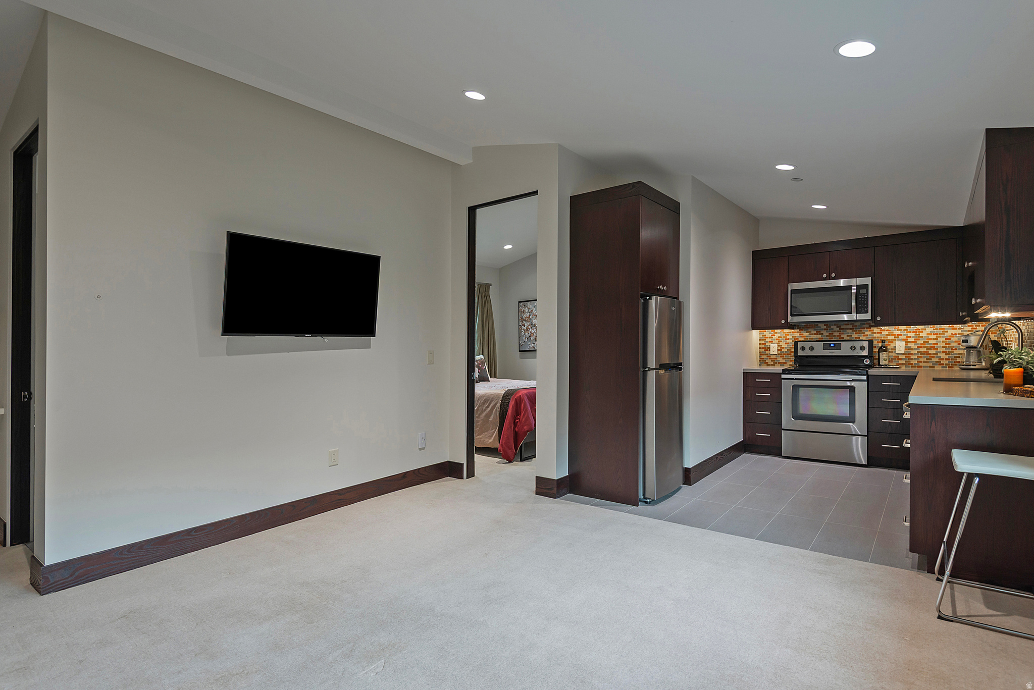 350 E CAPITOL OAKS LN