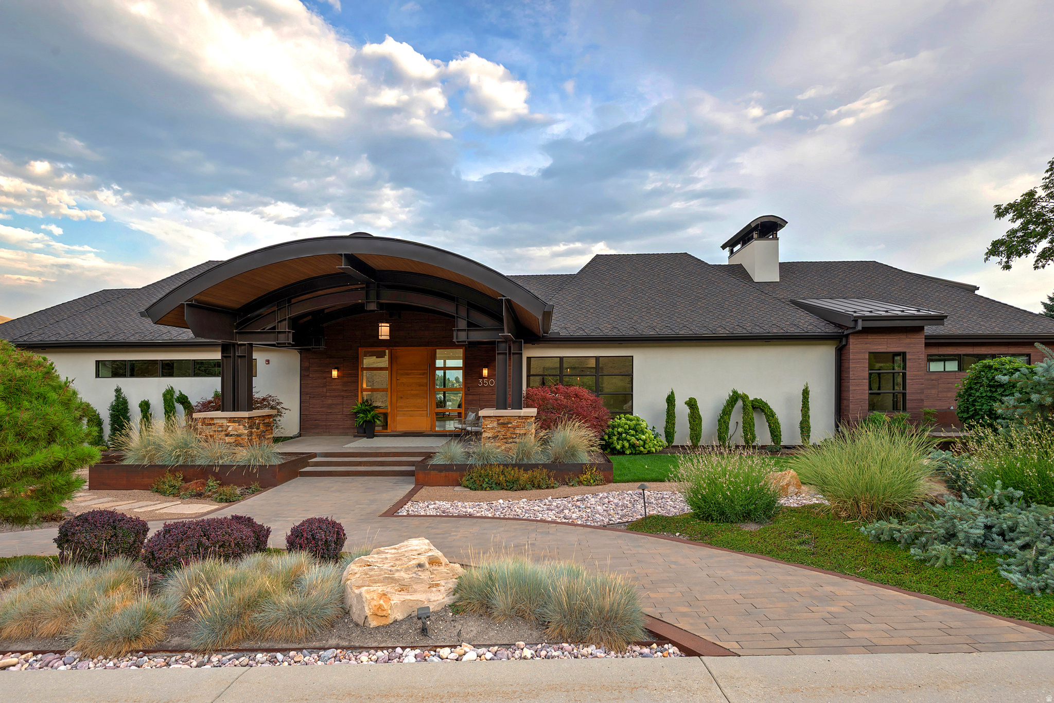 350 E CAPITOL OAKS LN