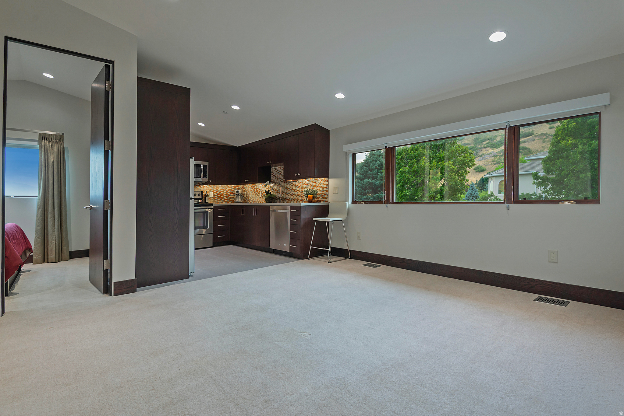 350 E CAPITOL OAKS LN