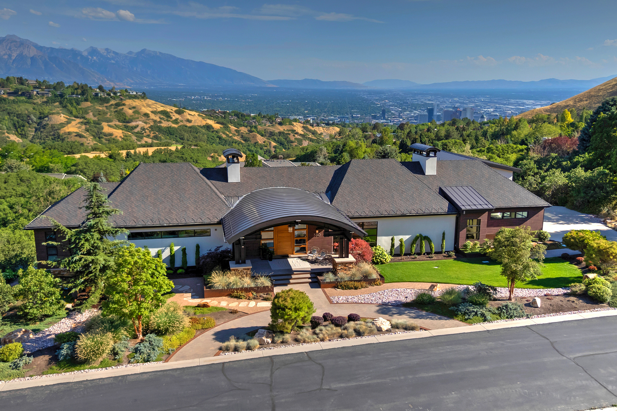 350 E CAPITOL OAKS LN