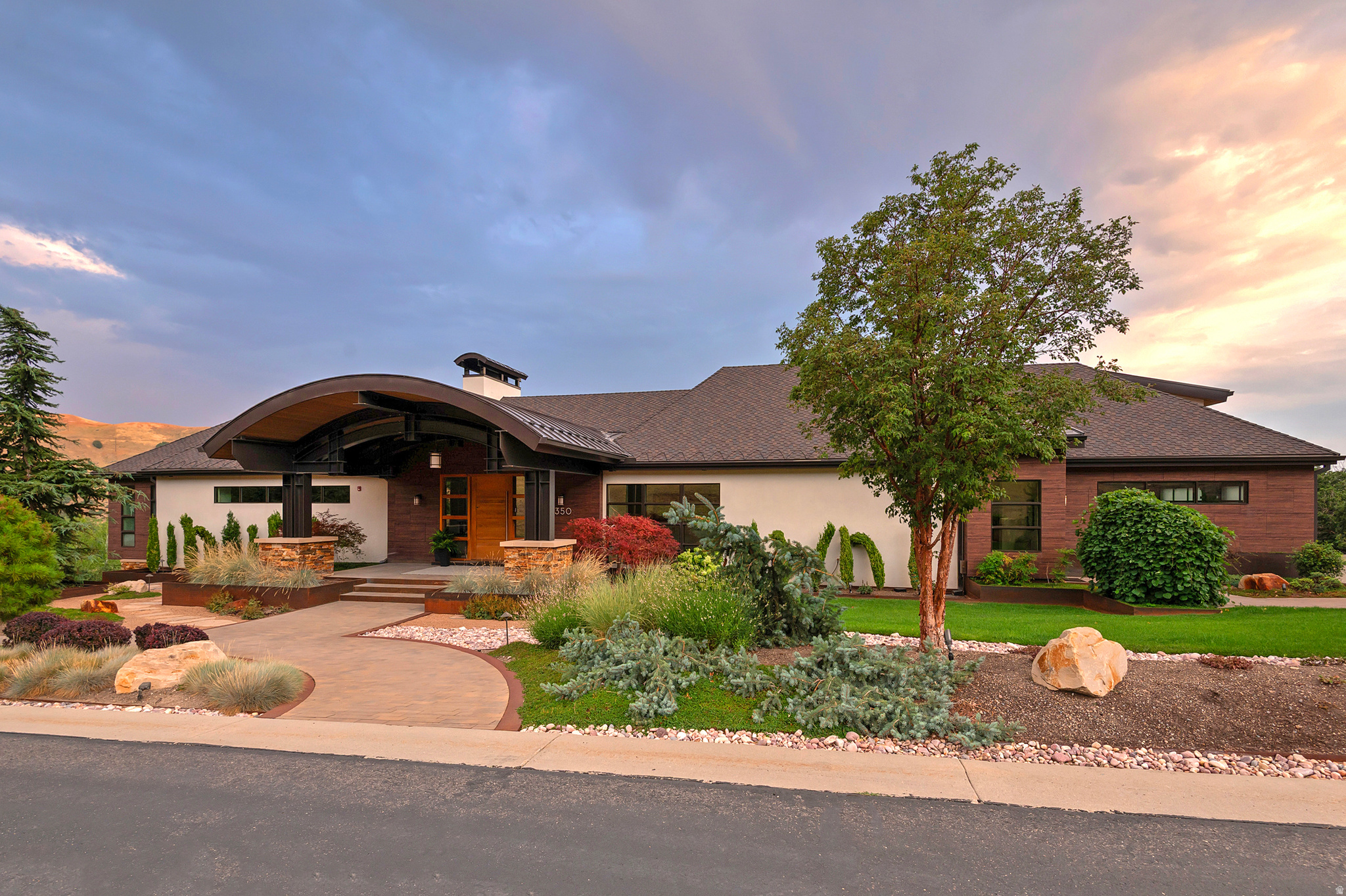 350 E CAPITOL OAKS LN