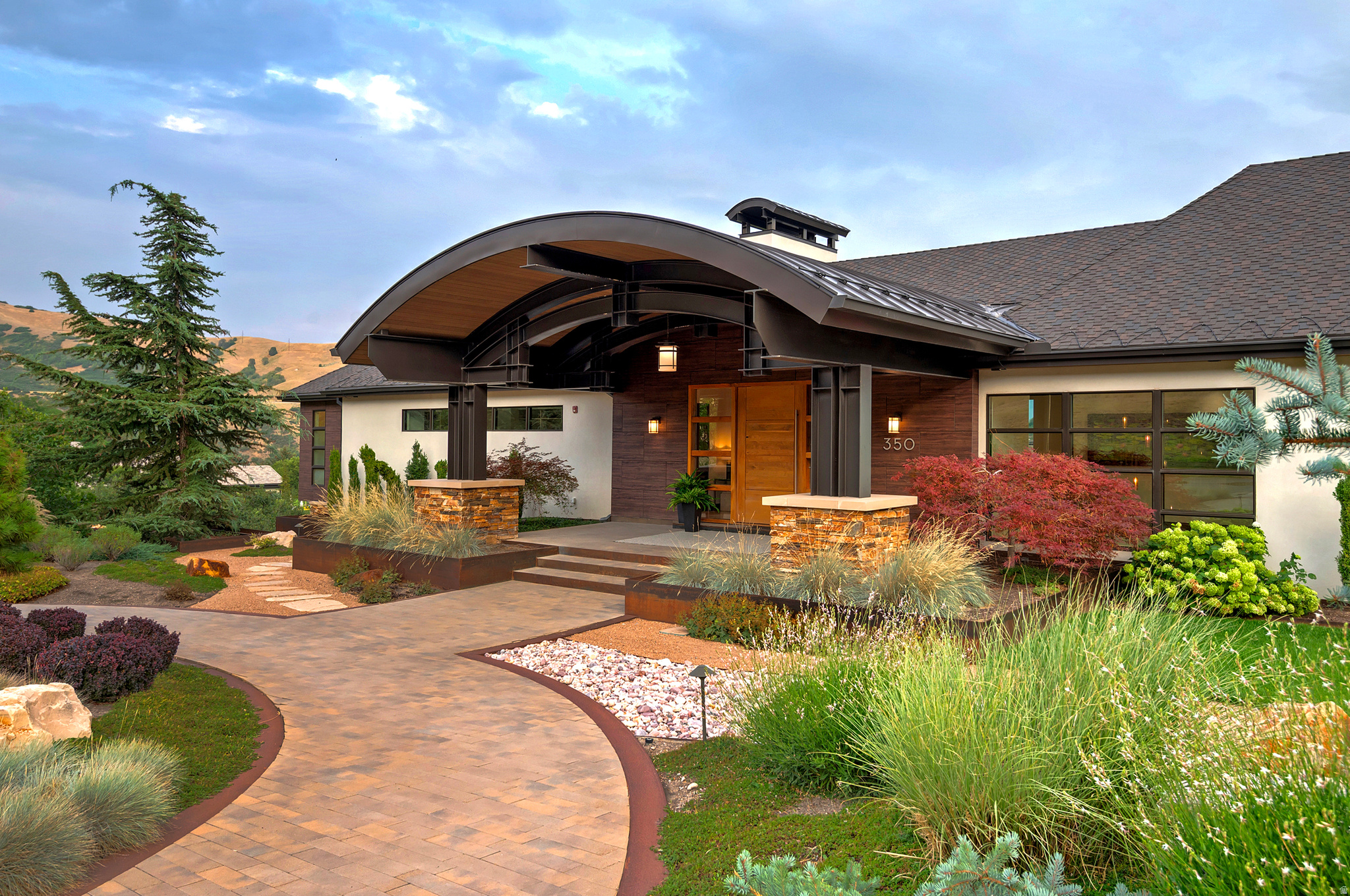 350 E CAPITOL OAKS LN