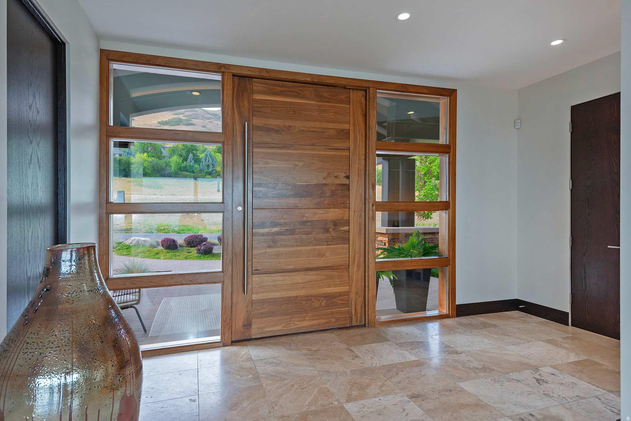 350 E CAPITOL OAKS LN