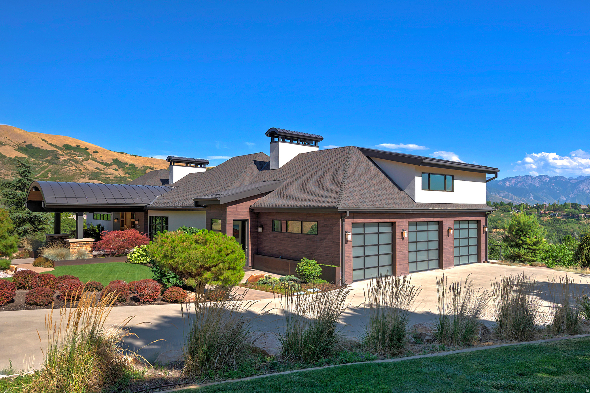 350 E CAPITOL OAKS LN