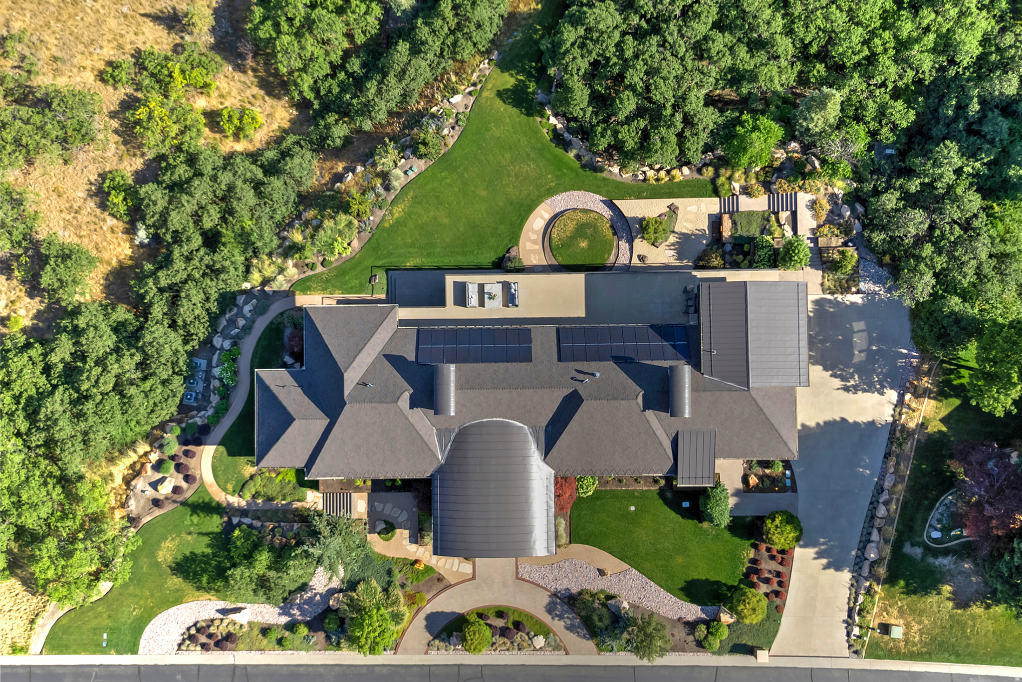 350 E CAPITOL OAKS LN