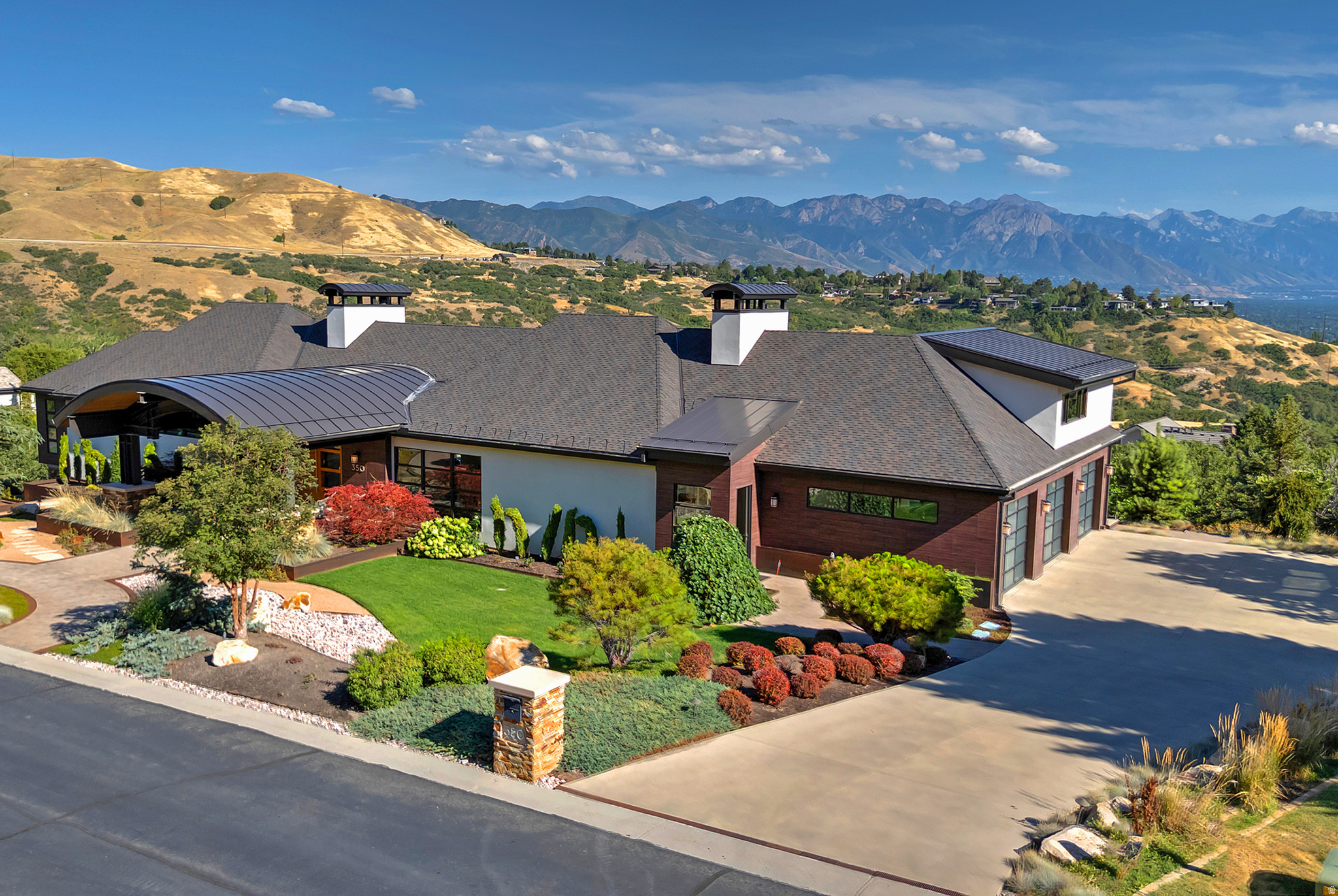 350 E CAPITOL OAKS LN