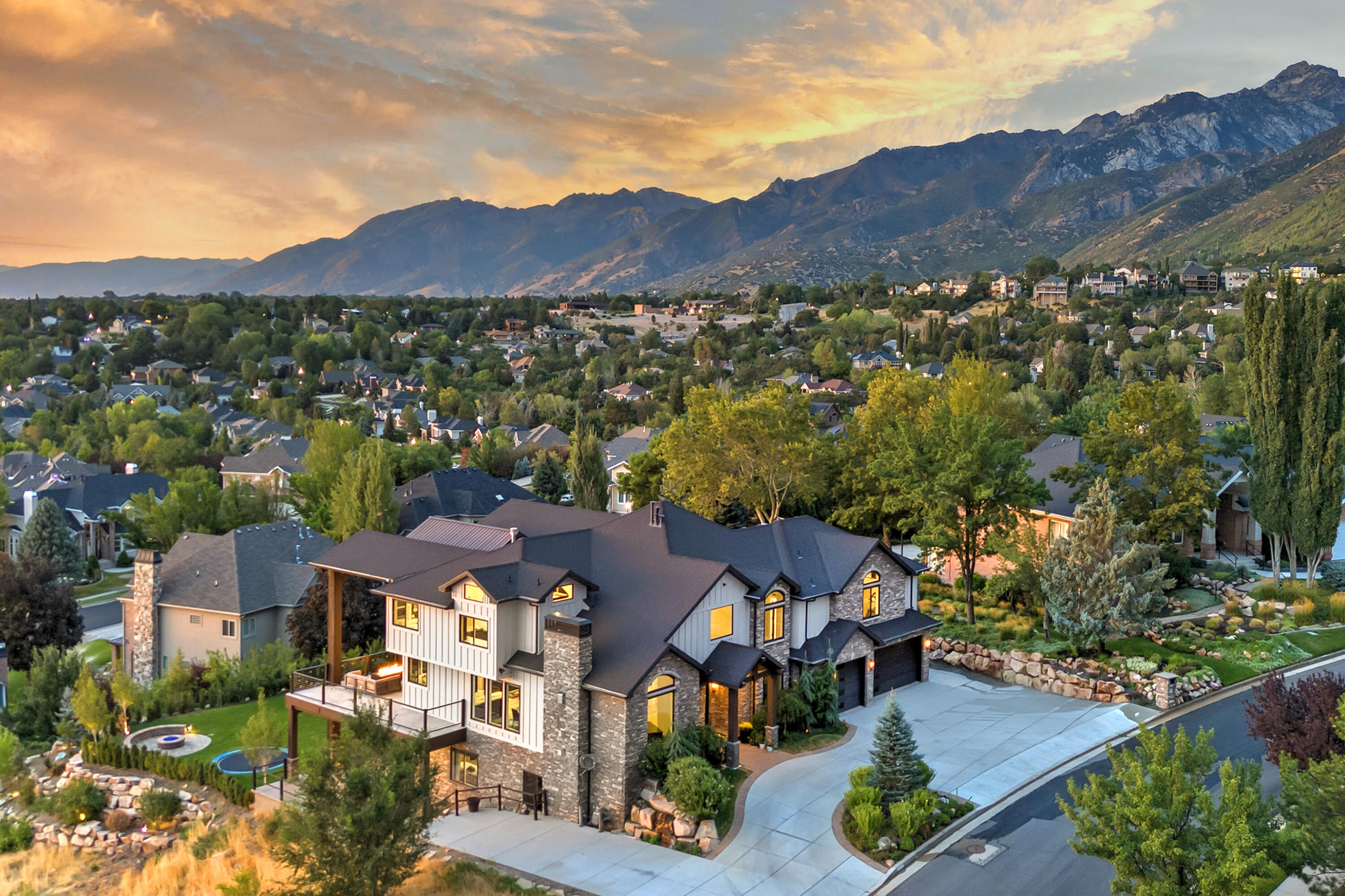 2373 E Bear Hills CIR