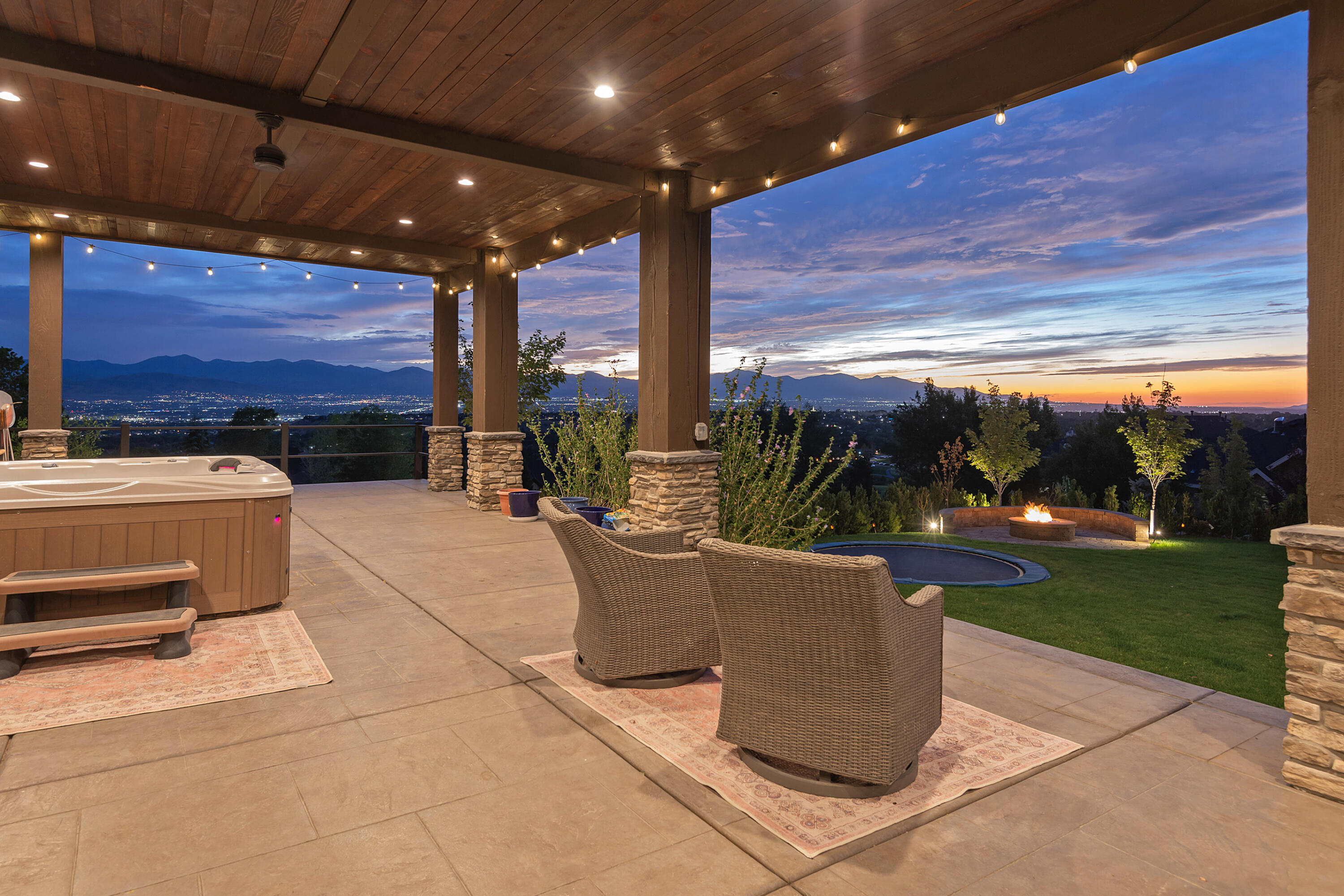 2373 E Bear Hills CIR
