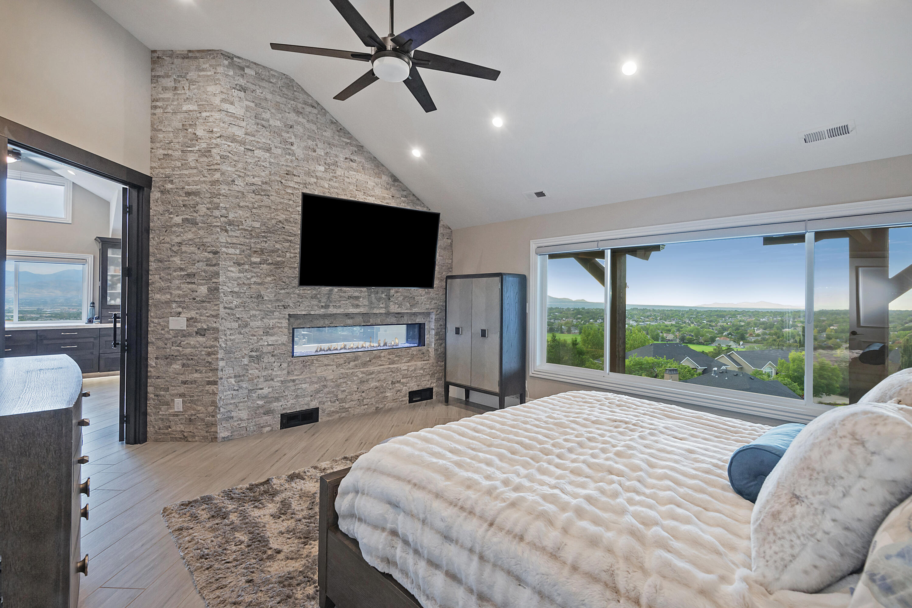 2373 E Bear Hills CIR