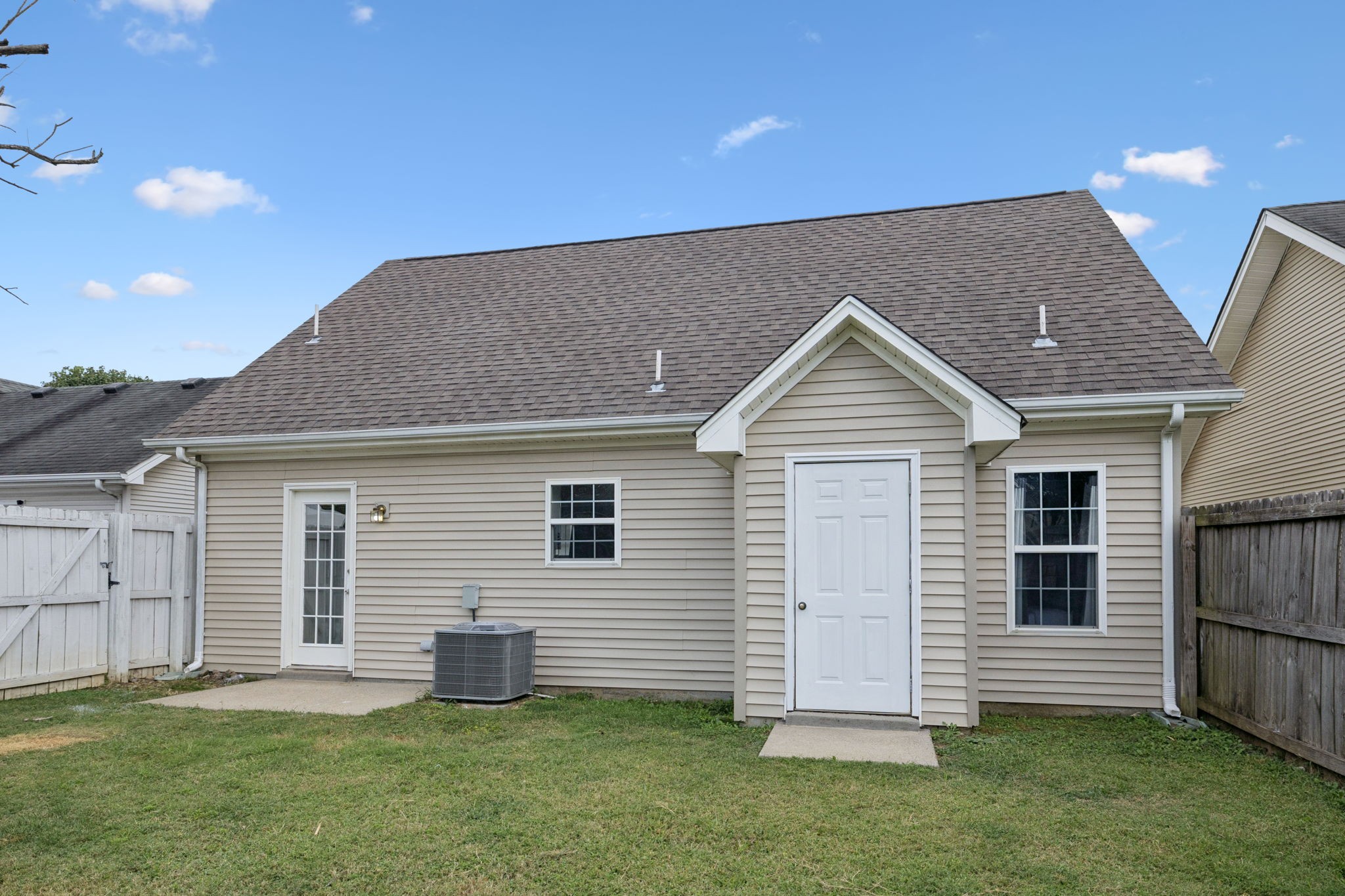 1453 Rochester Dr