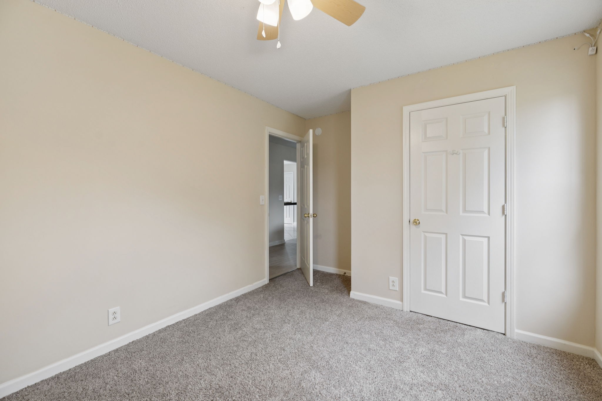 1453 Rochester Dr