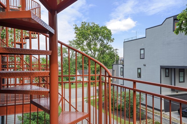 613 27th Ave, N Unit: 2