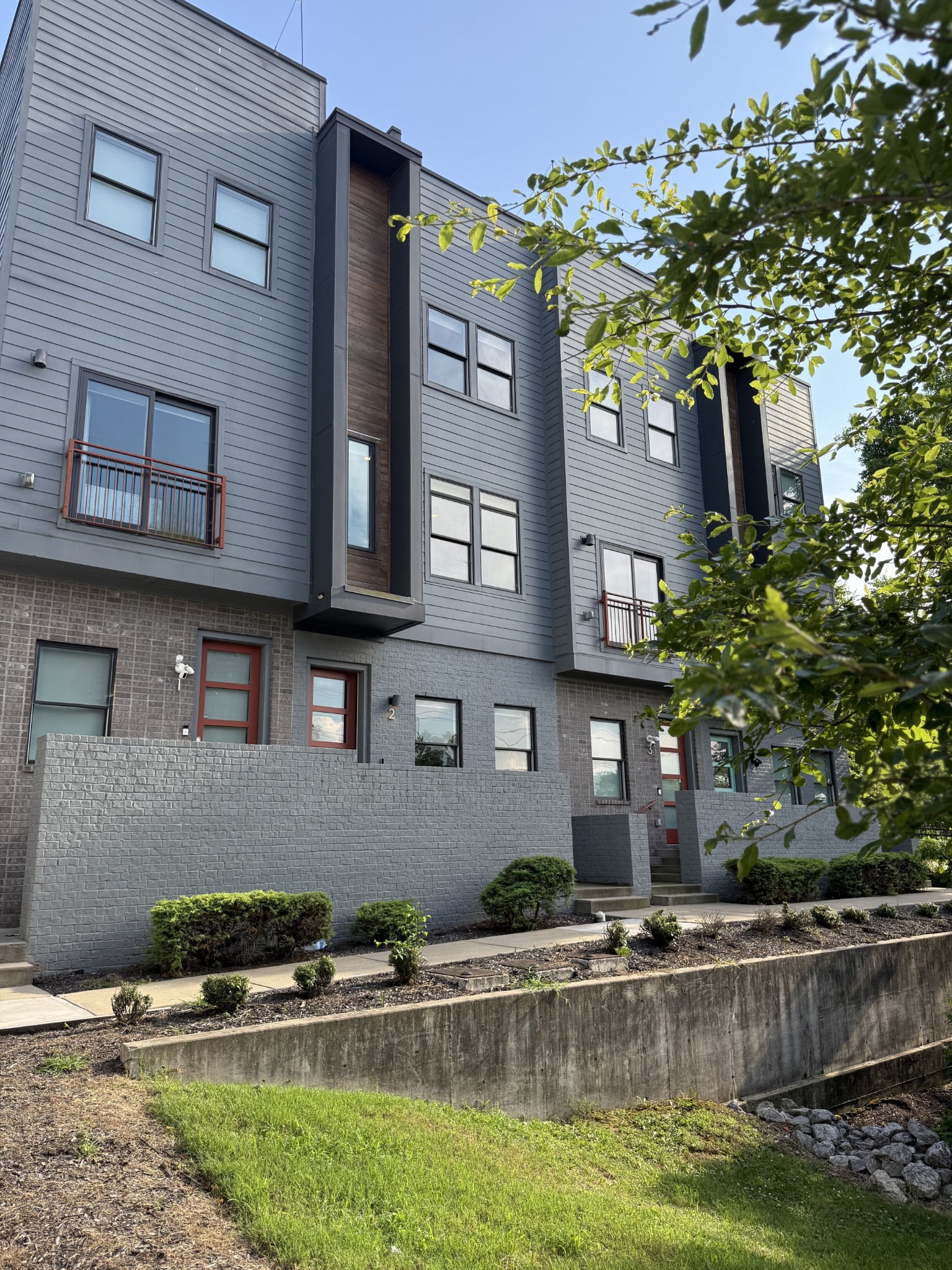 613 27th Ave, N Unit: 2