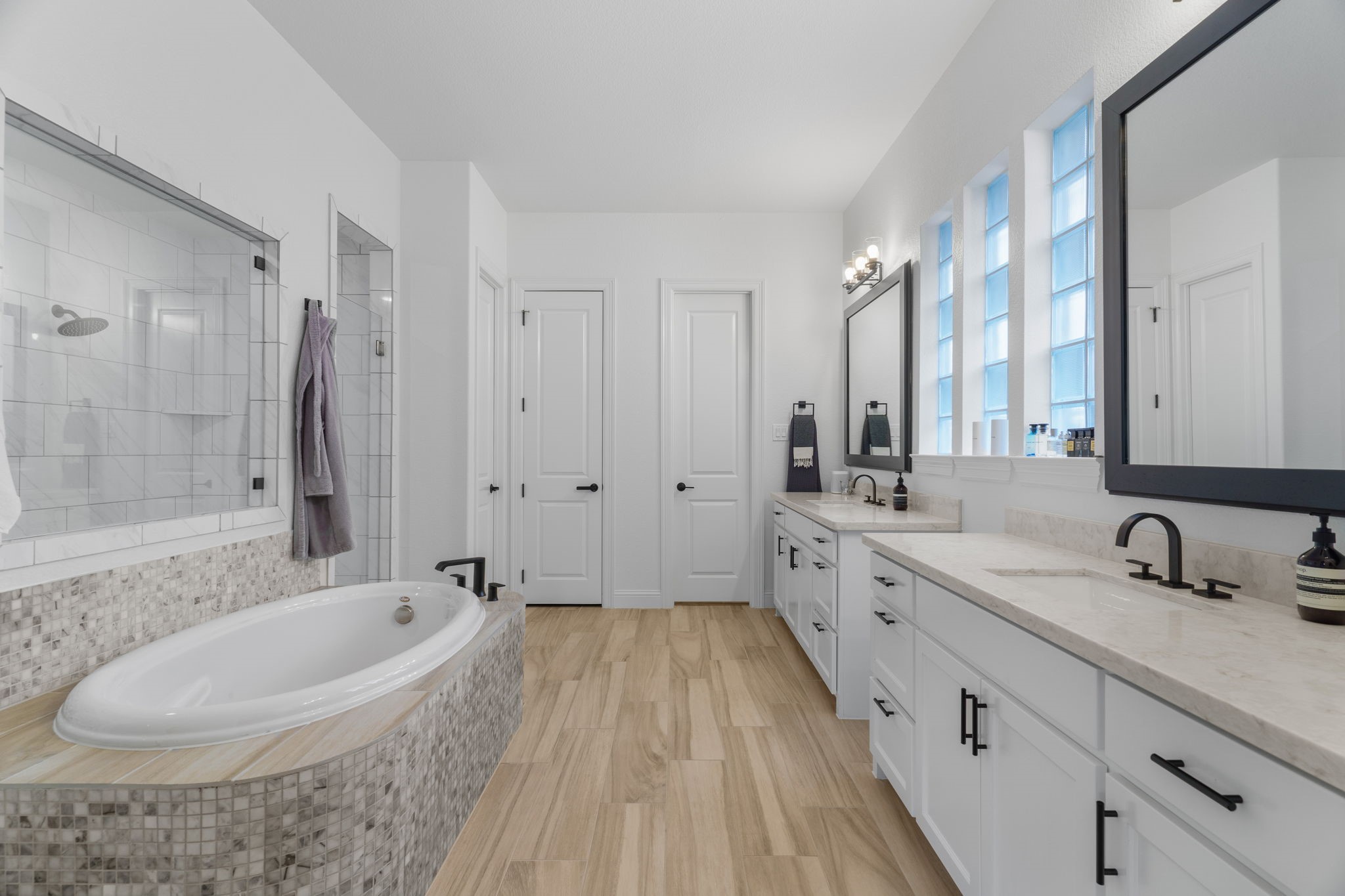 2817 Amesbury