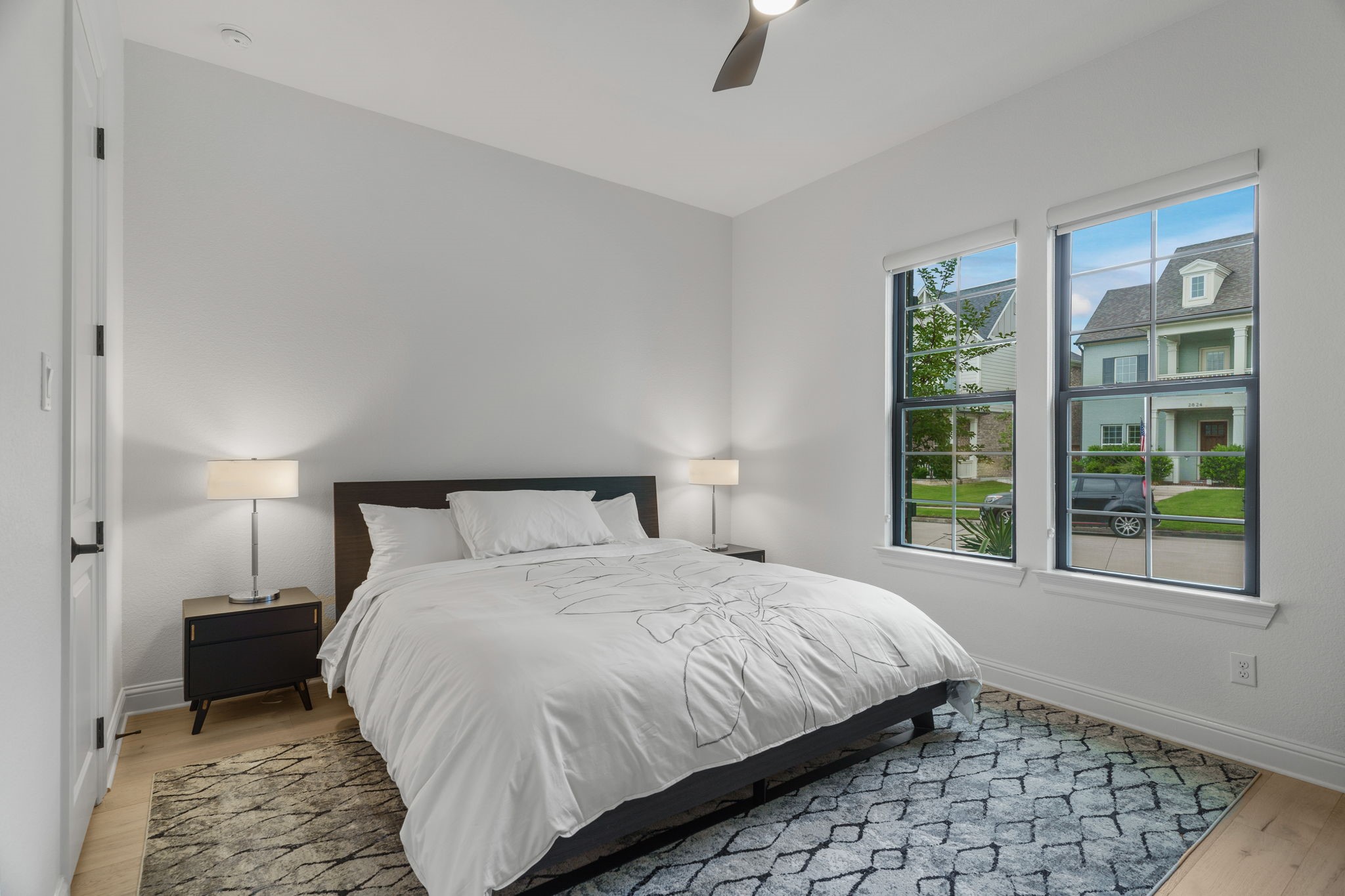 2817 Amesbury