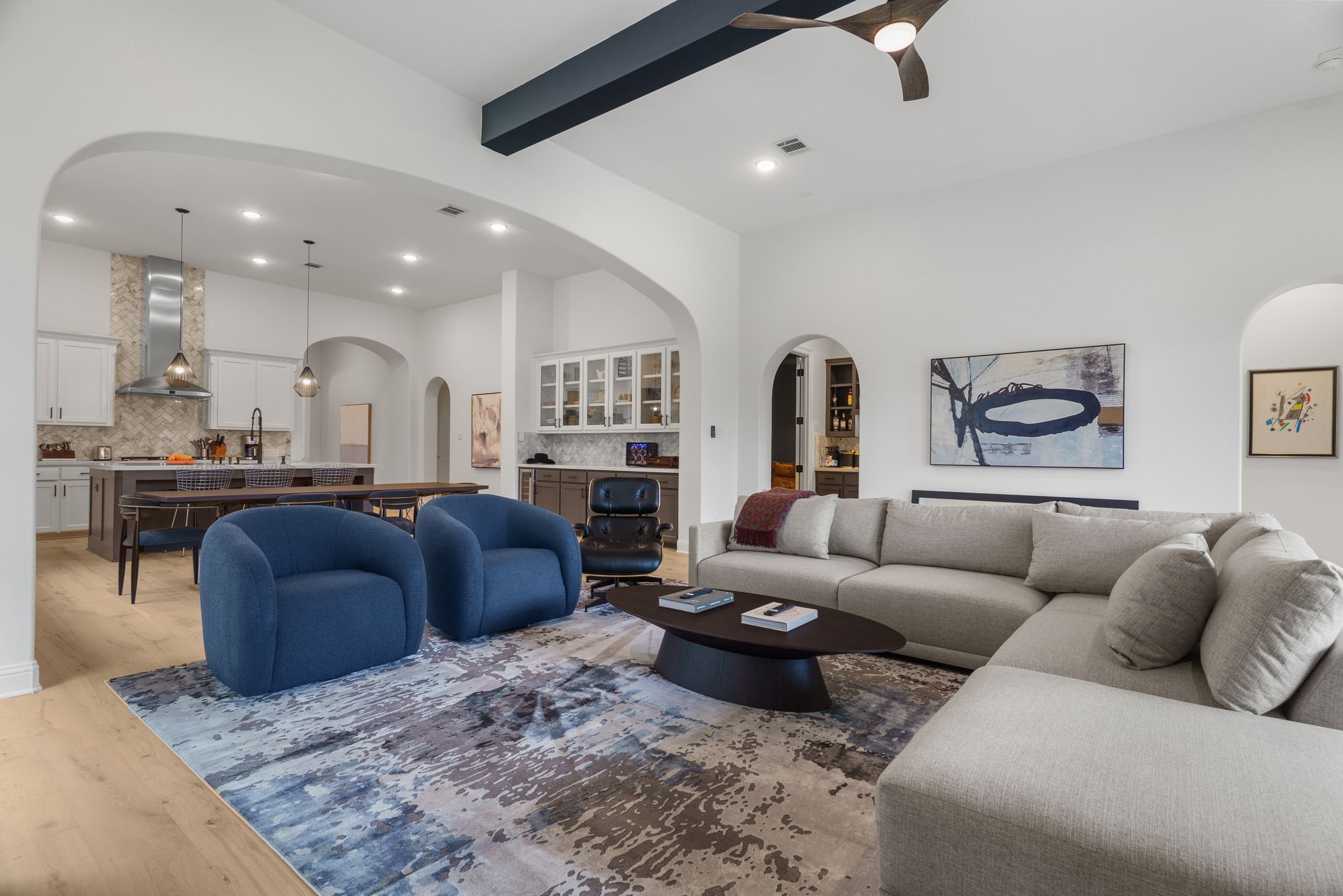 2817 Amesbury