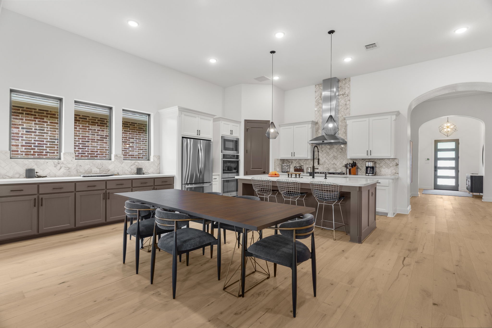 2817 Amesbury