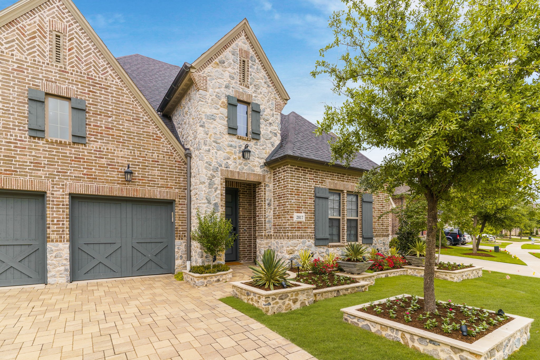 2817 Amesbury