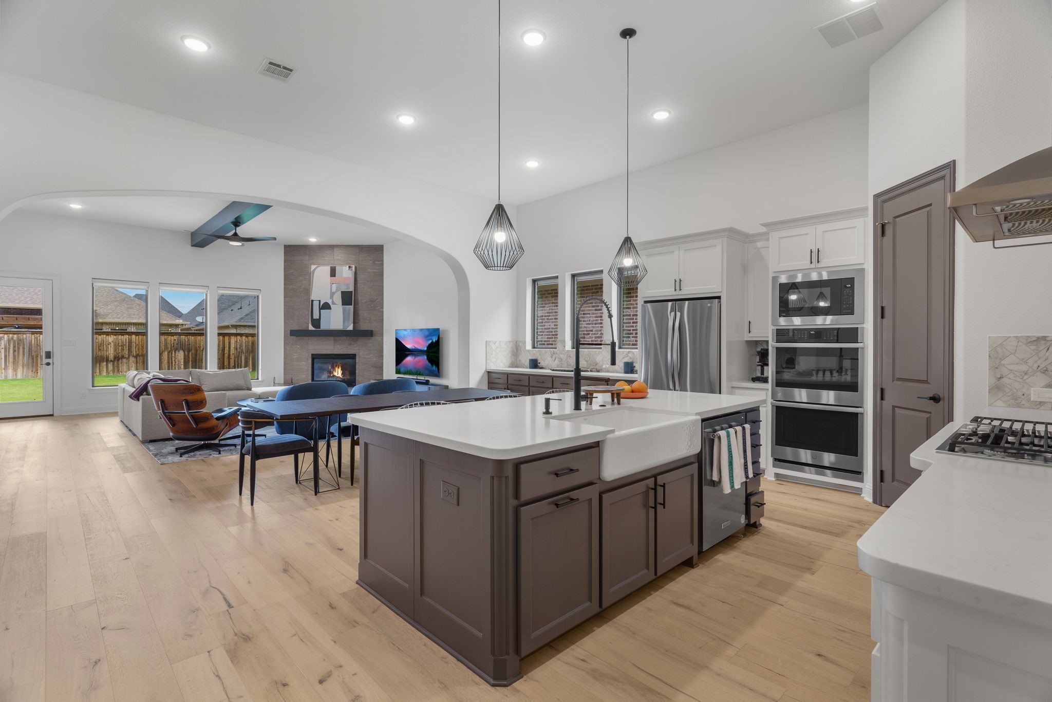 2817 Amesbury