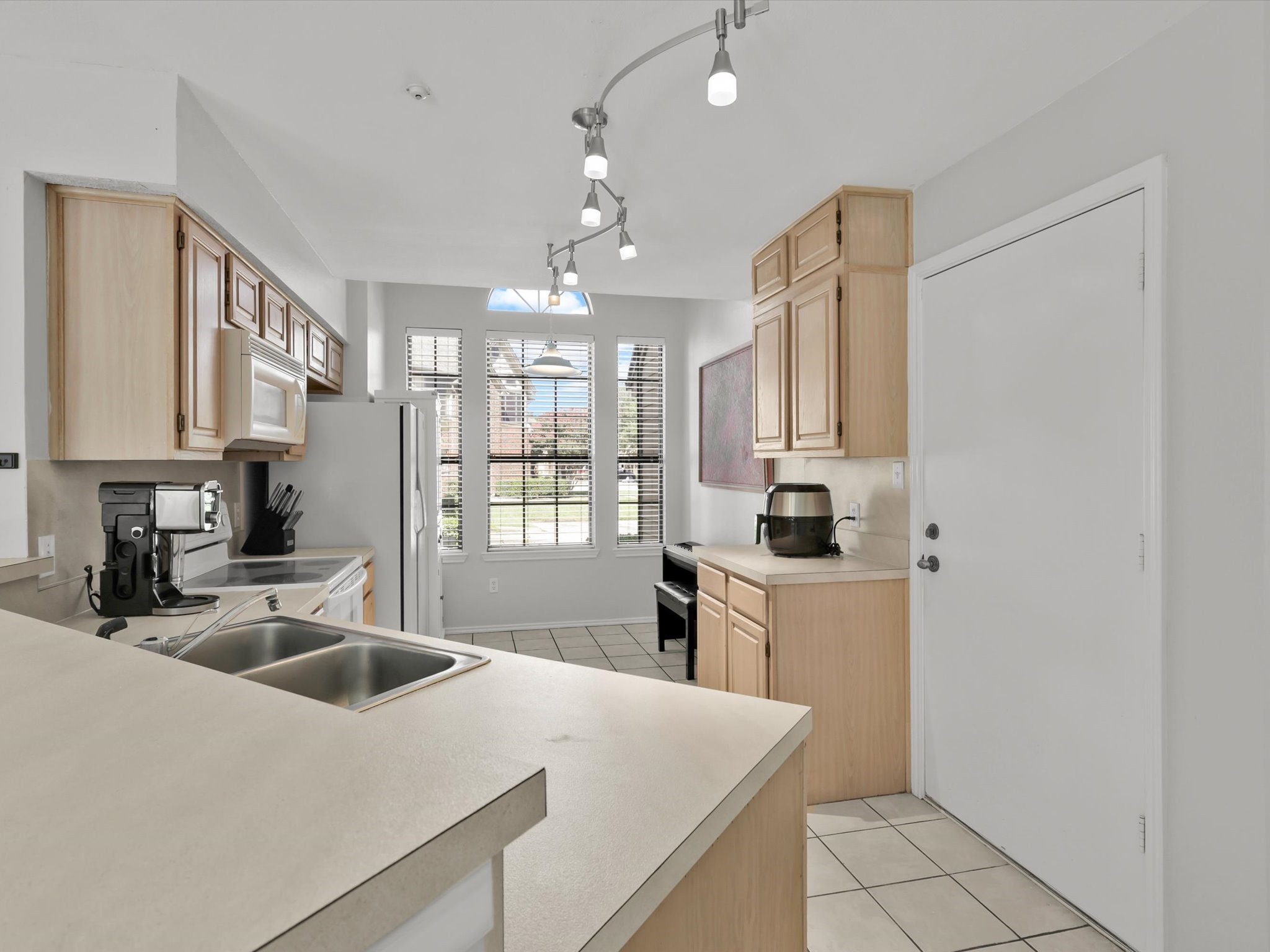 416 Santa Fe Trail 102