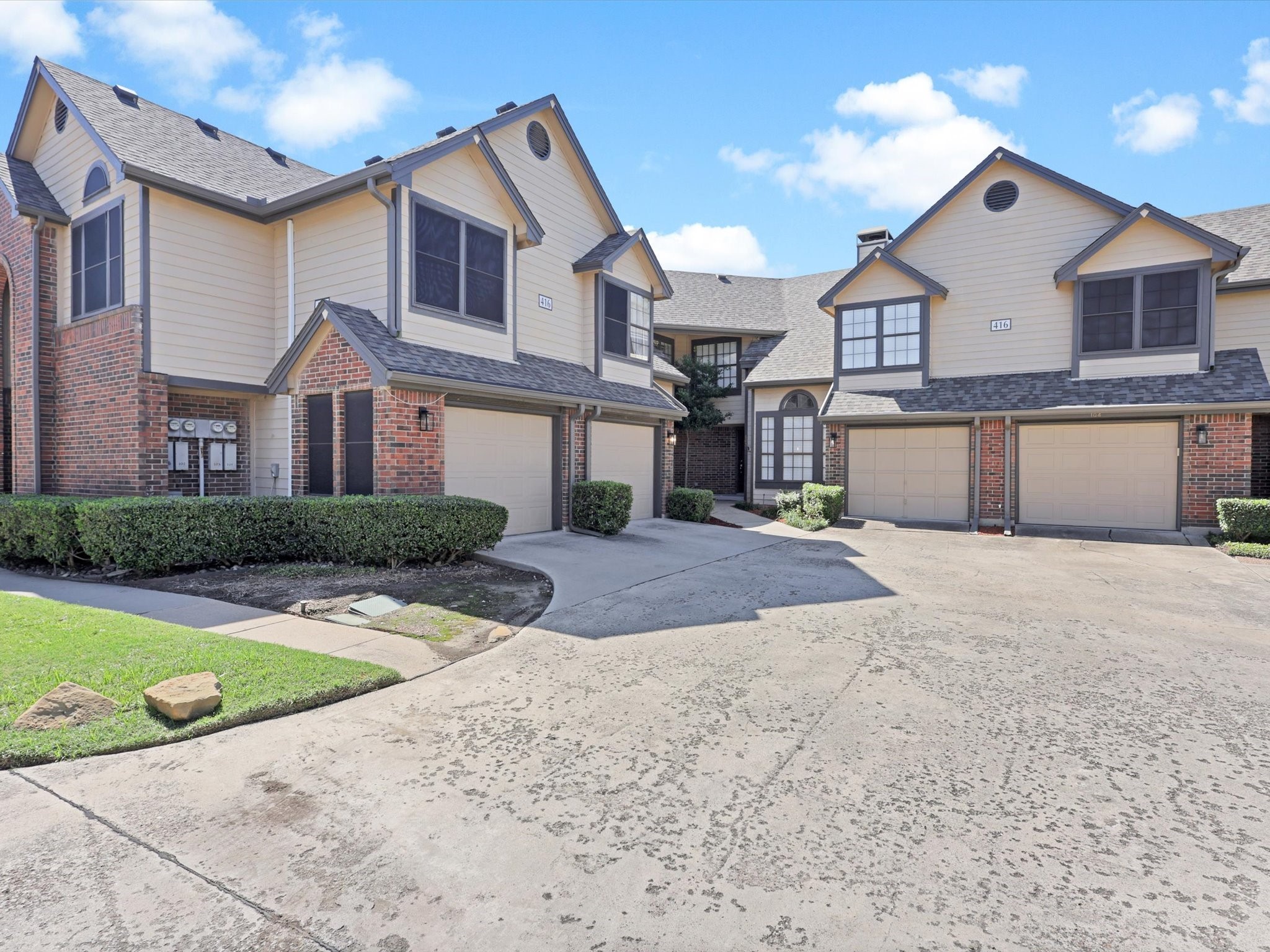 416 Santa Fe Trail 102
