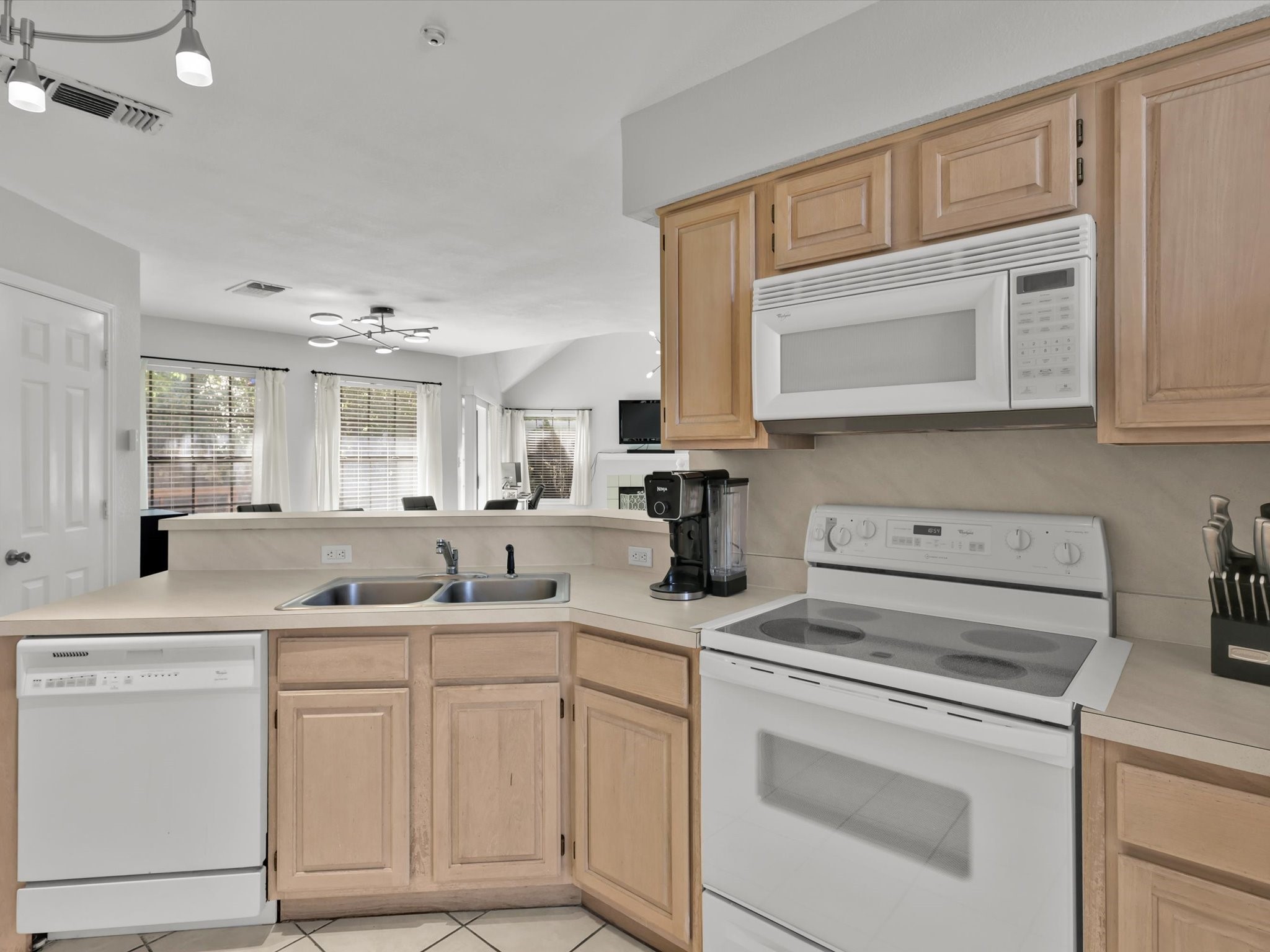 416 Santa Fe Trail 102