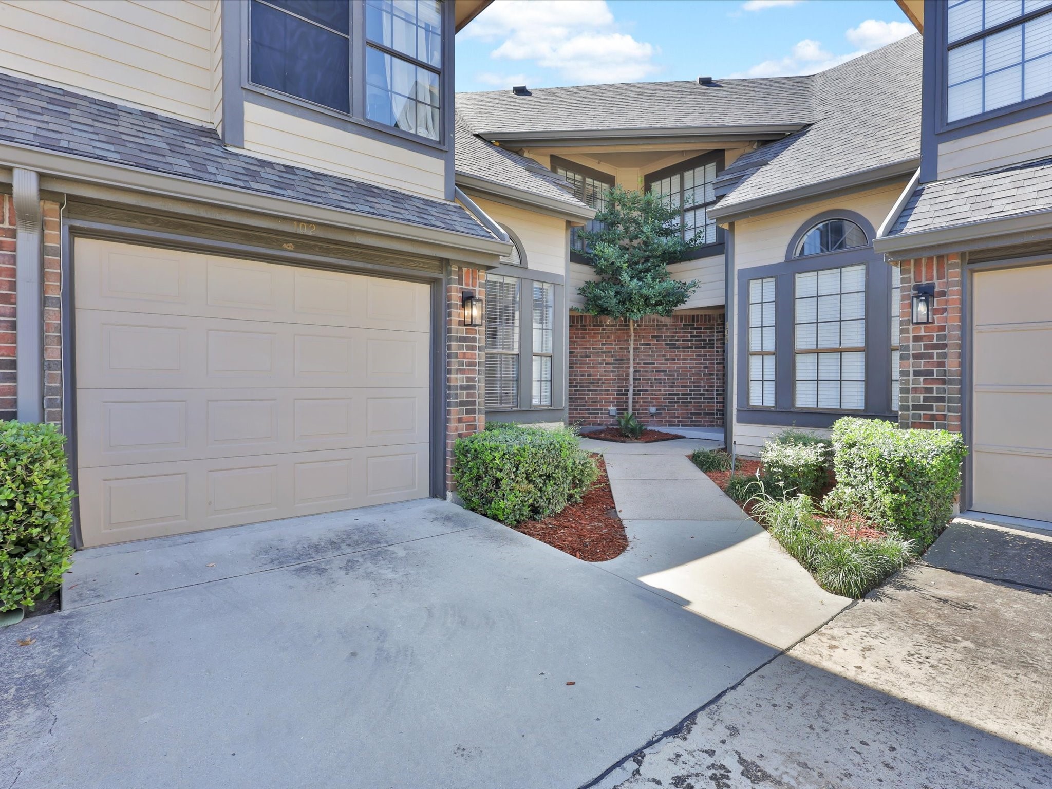 416 Santa Fe Trail 102