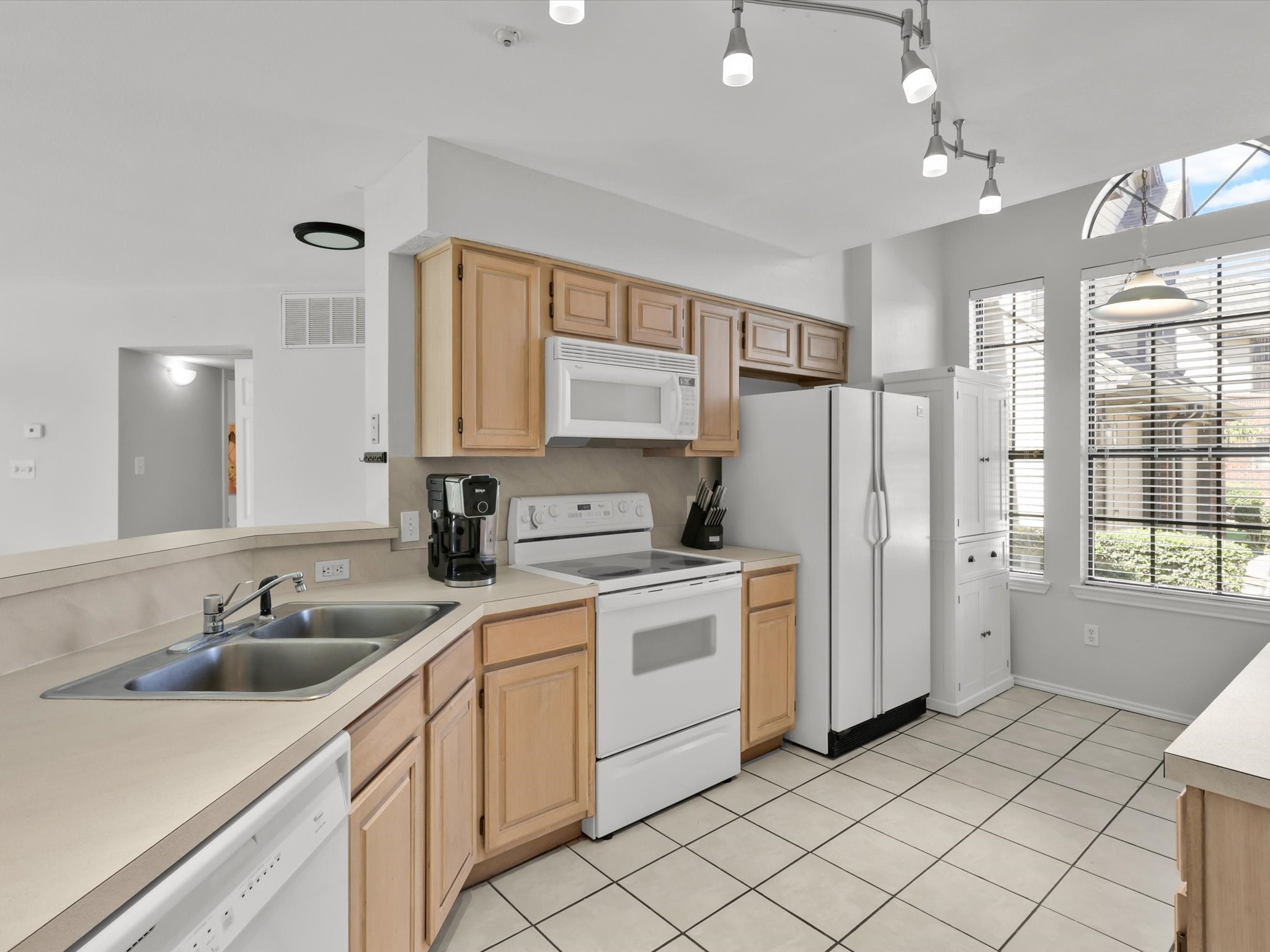 416 Santa Fe Trail 102