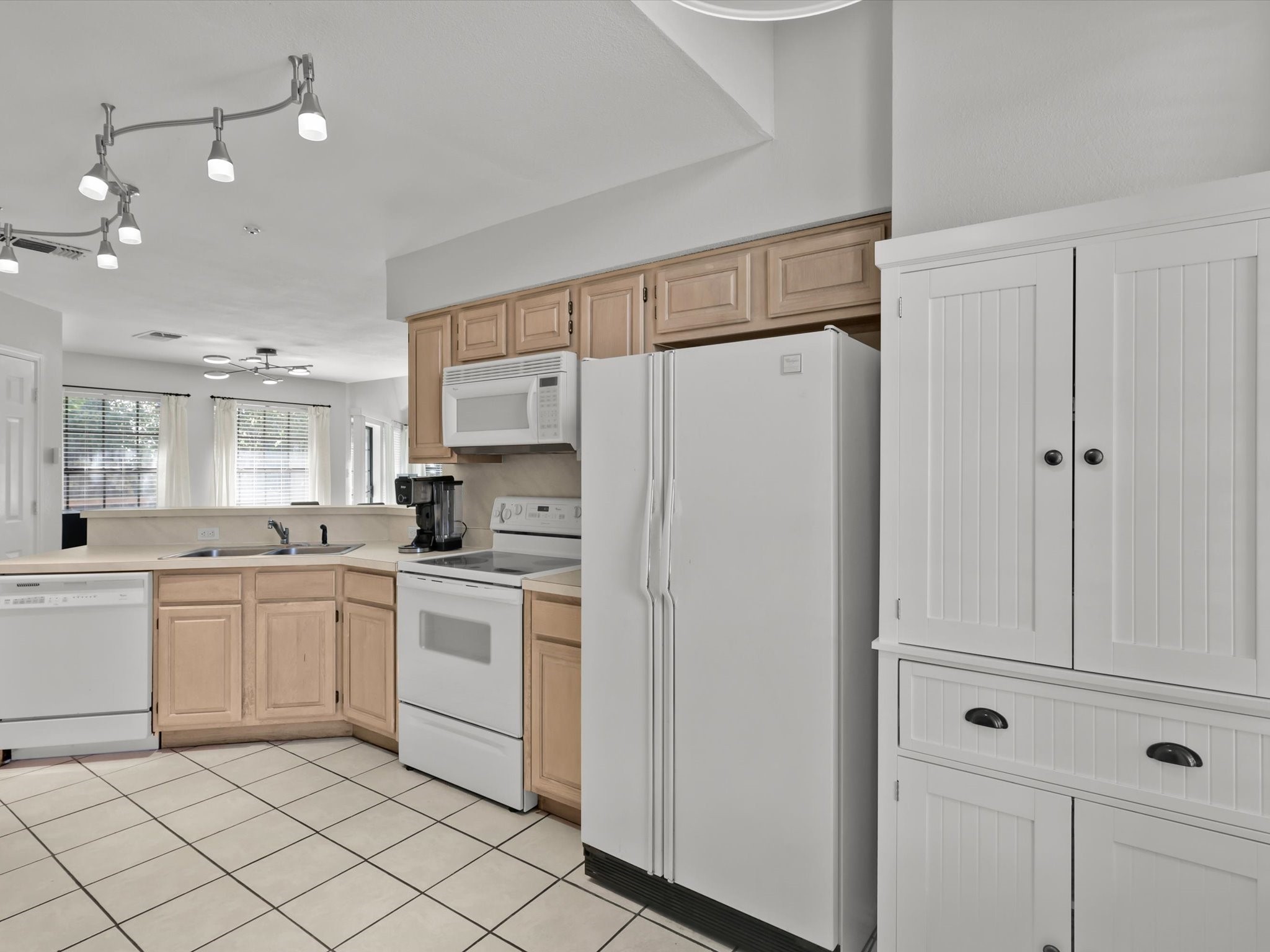416 Santa Fe Trail 102