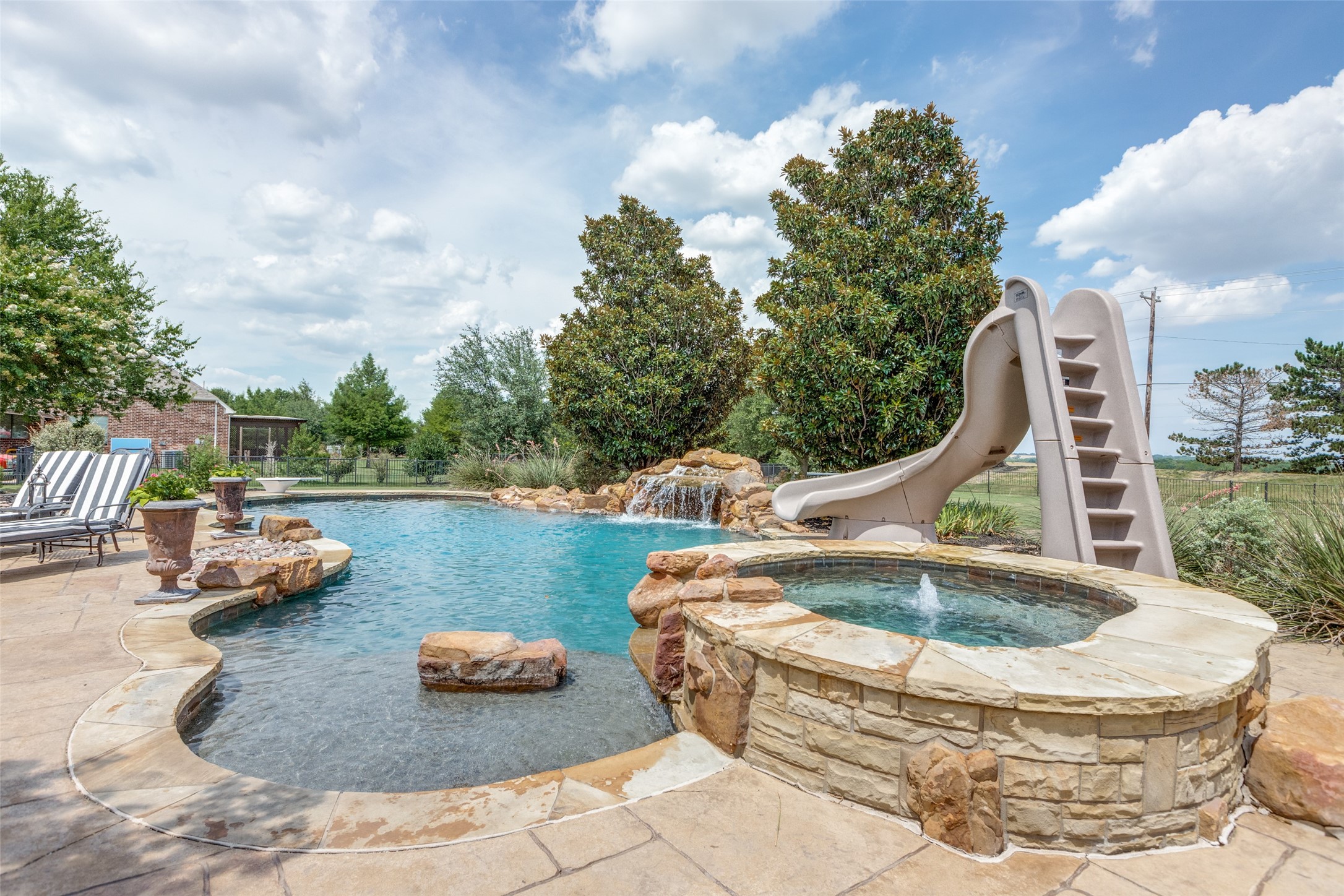 6590 Lark Circle