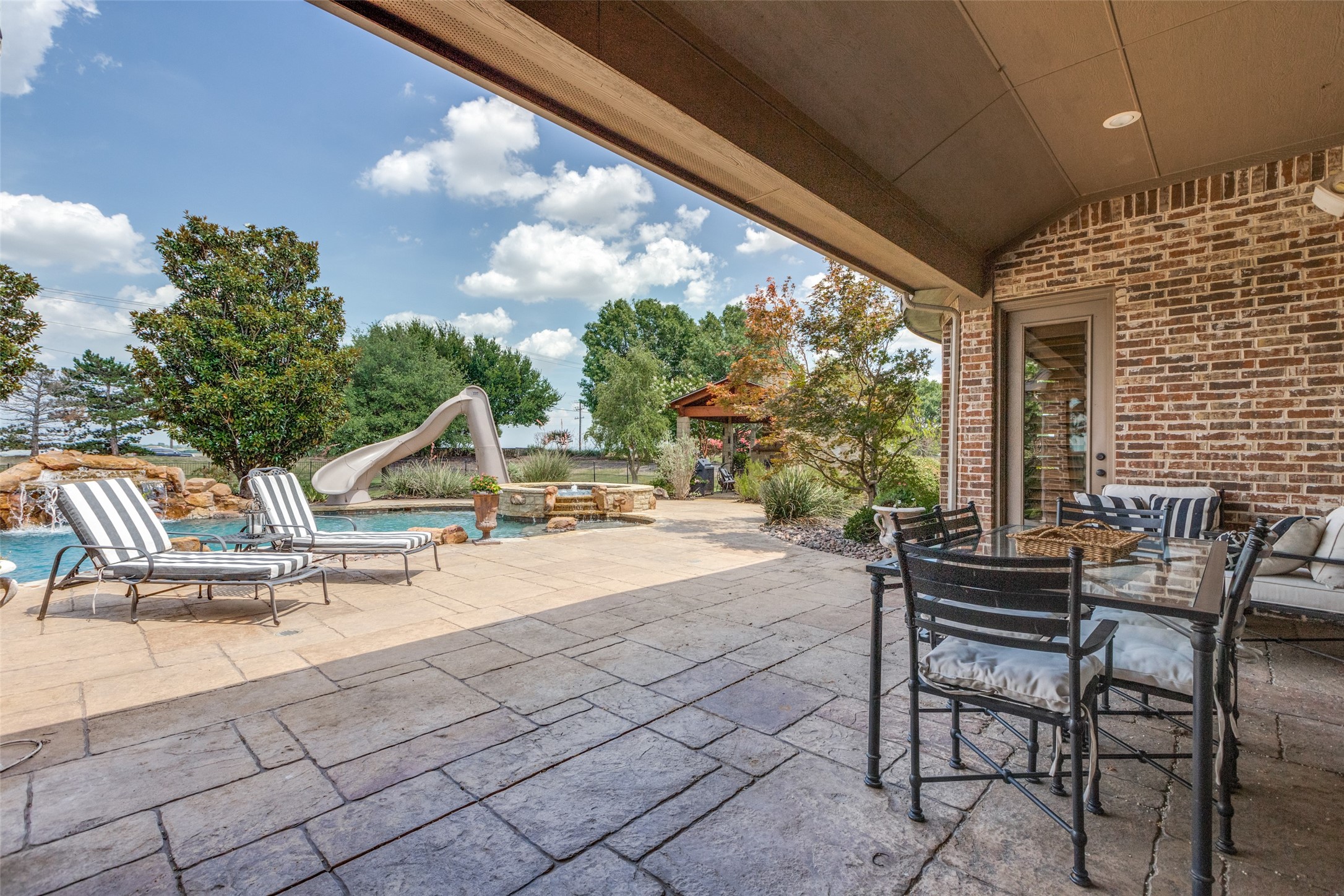 6590 Lark Circle