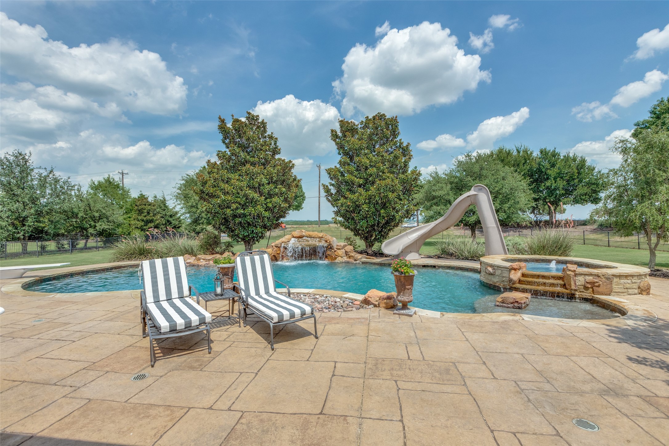 6590 Lark Circle