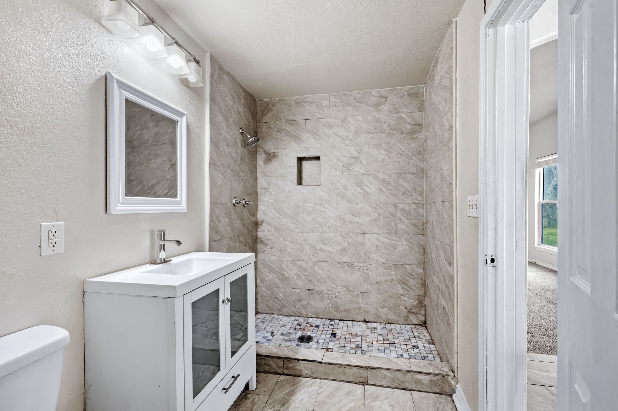 101 W Farm to Market 6