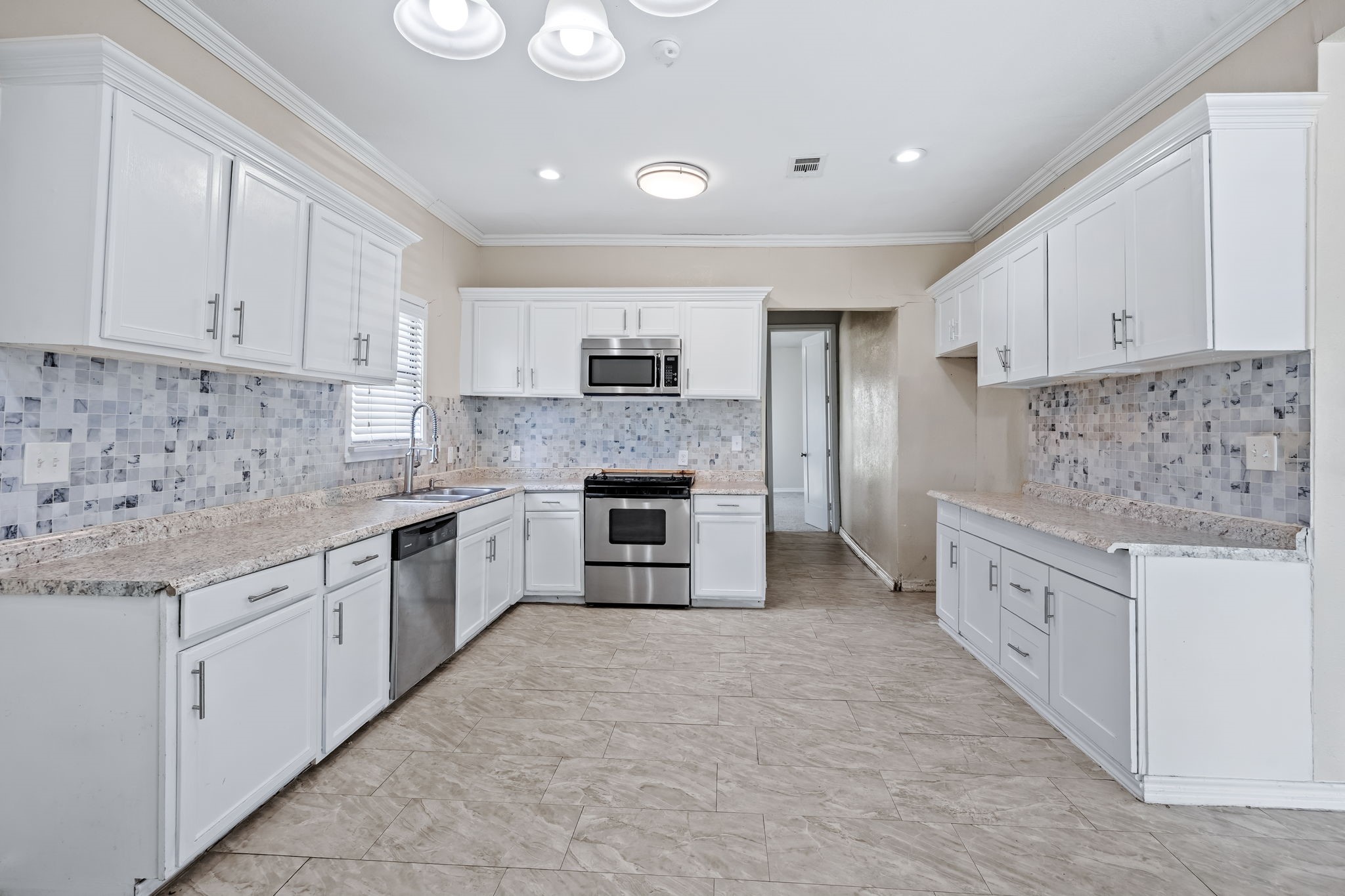 101 W Farm to Market 6