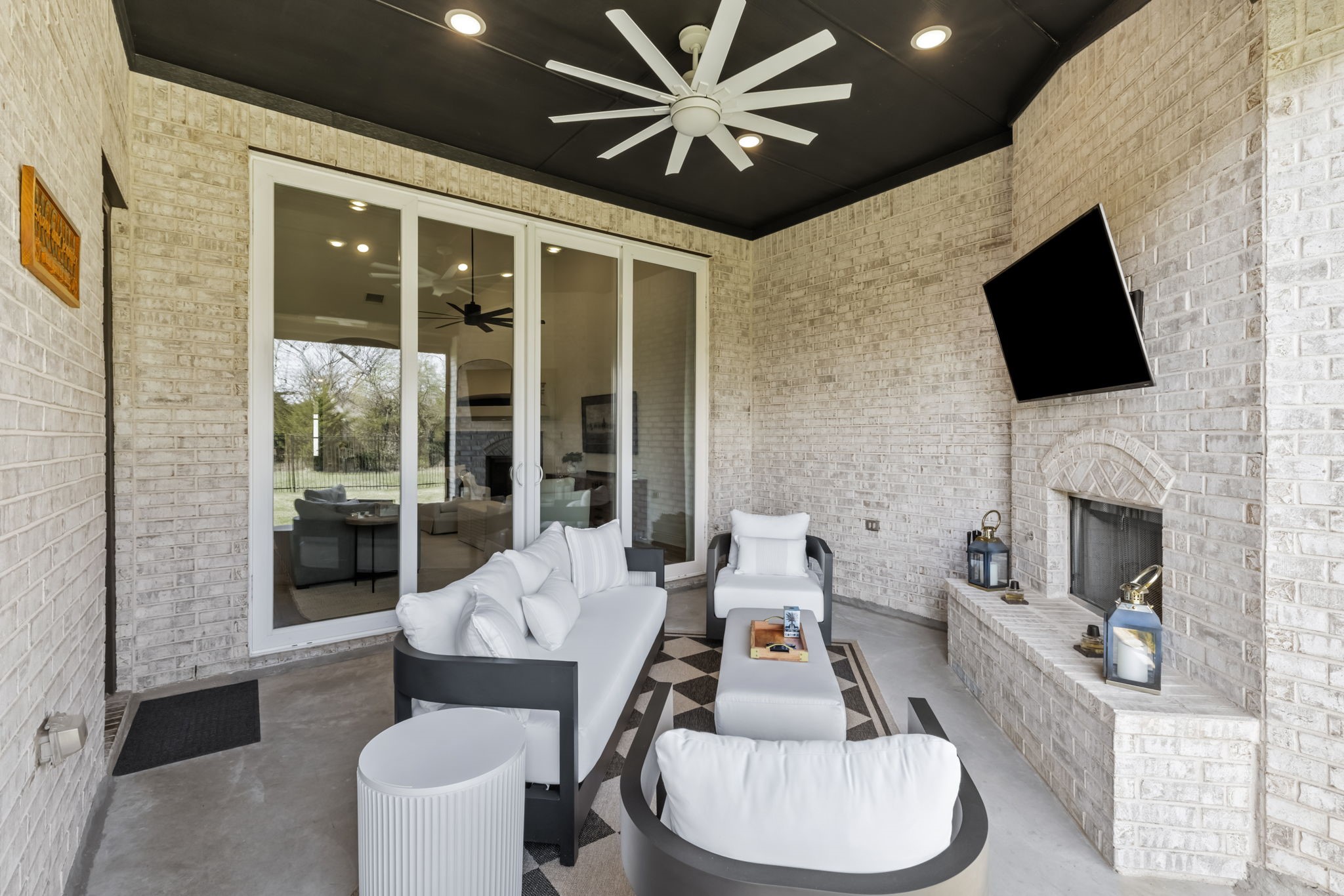 8820 Autumn Lake Trail
