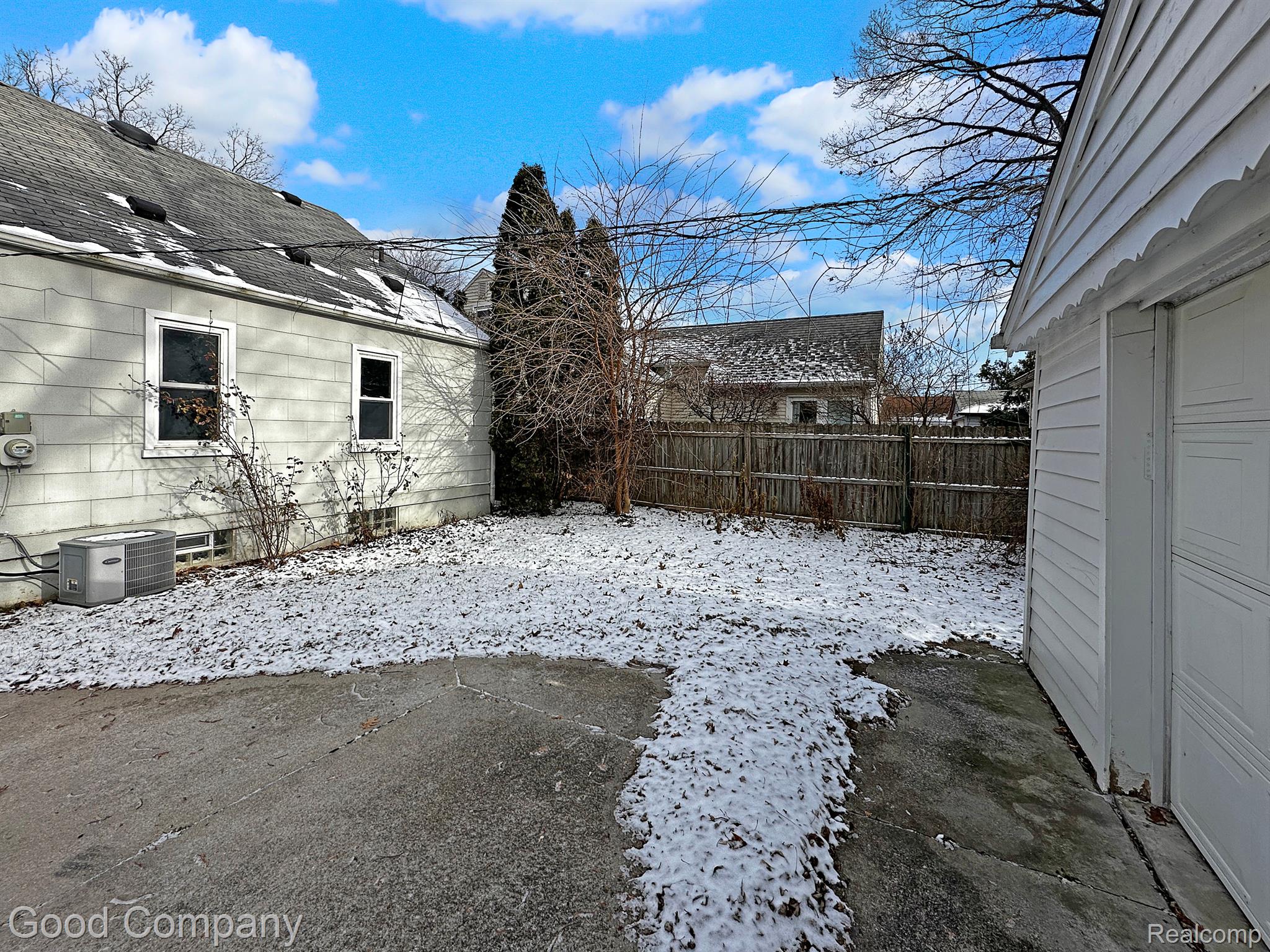 1496 E LINCOLN Street