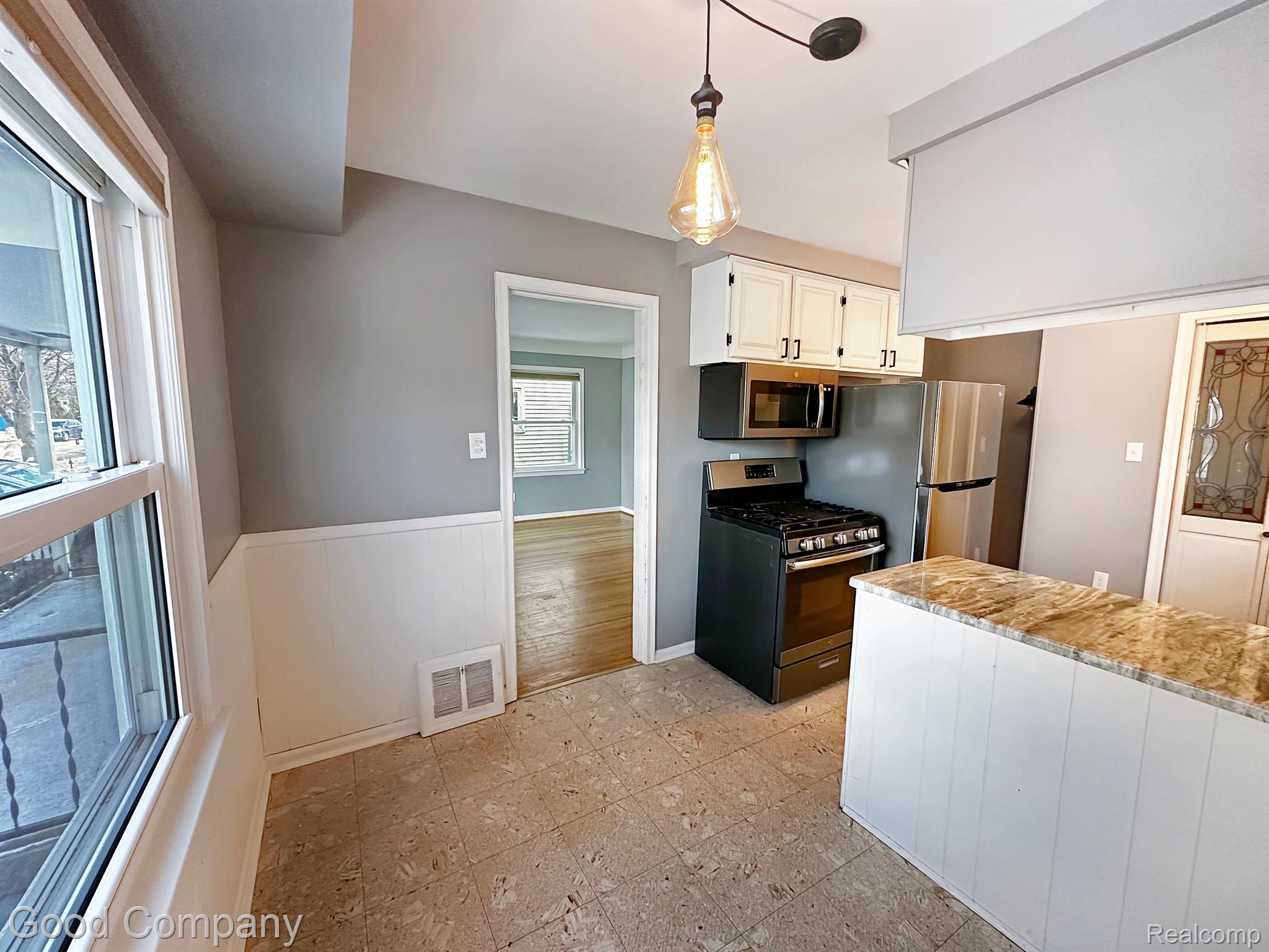 1496 E LINCOLN Street